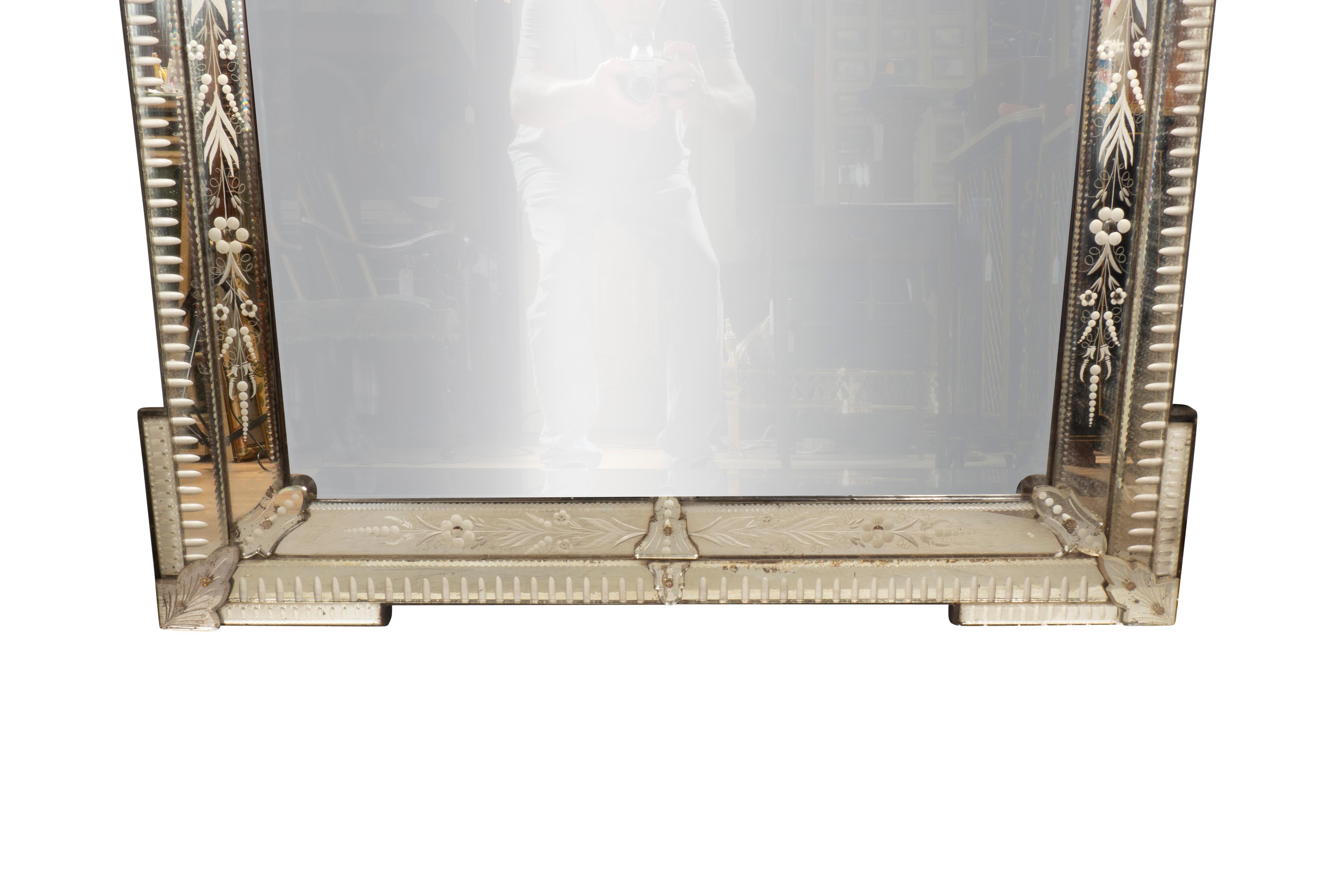 Venetian Glass Mirror In Good Condition For Sale In Essex, MA