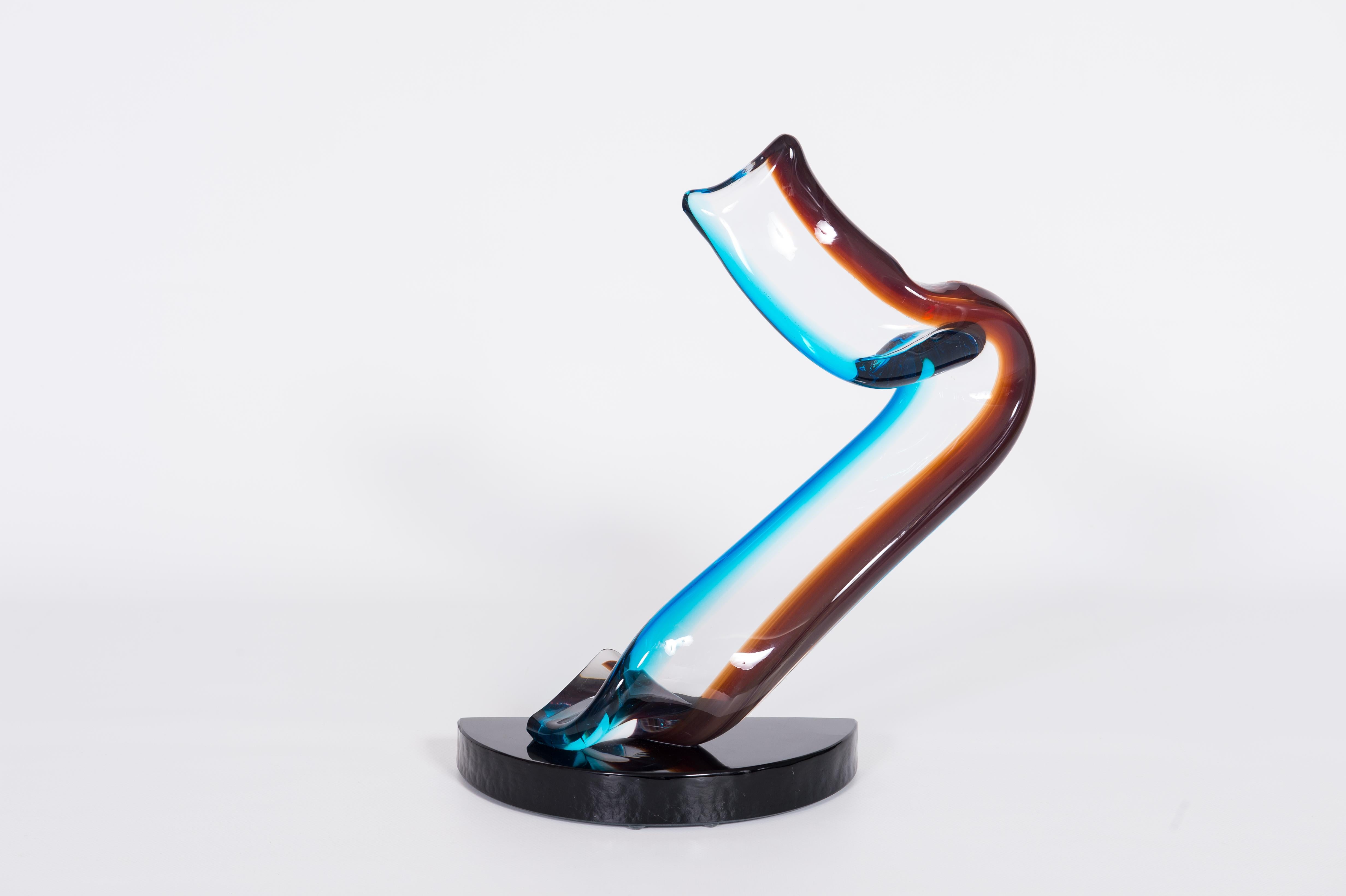 Refined Furkel Sculpture in sunken Multicolor Finishes in Murano Glass, Italy.
This incredible Italian Venetian sculpture is truly unique, and stands out for its enchanting shape and its colors. This piece of art is made of transparent Murano glass