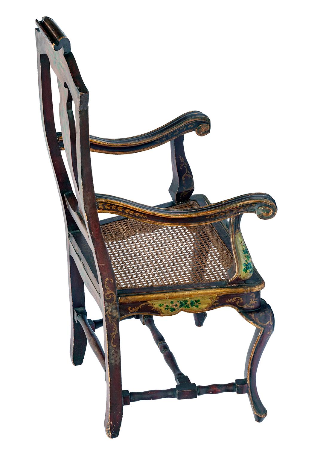 Fauteuils rococo vénitiens peints à la main et cannés ; une paire Bon état - En vente à Malibu, CA