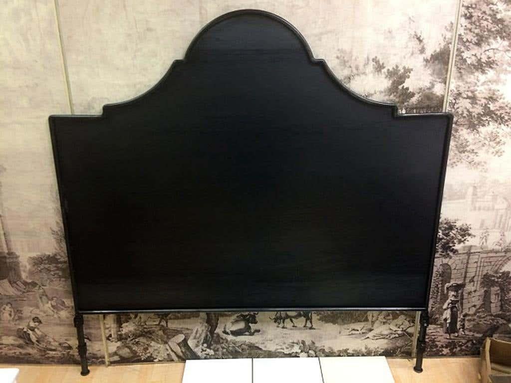 Venetian Headboard, King In New Condition For Sale In New Orleans, LA