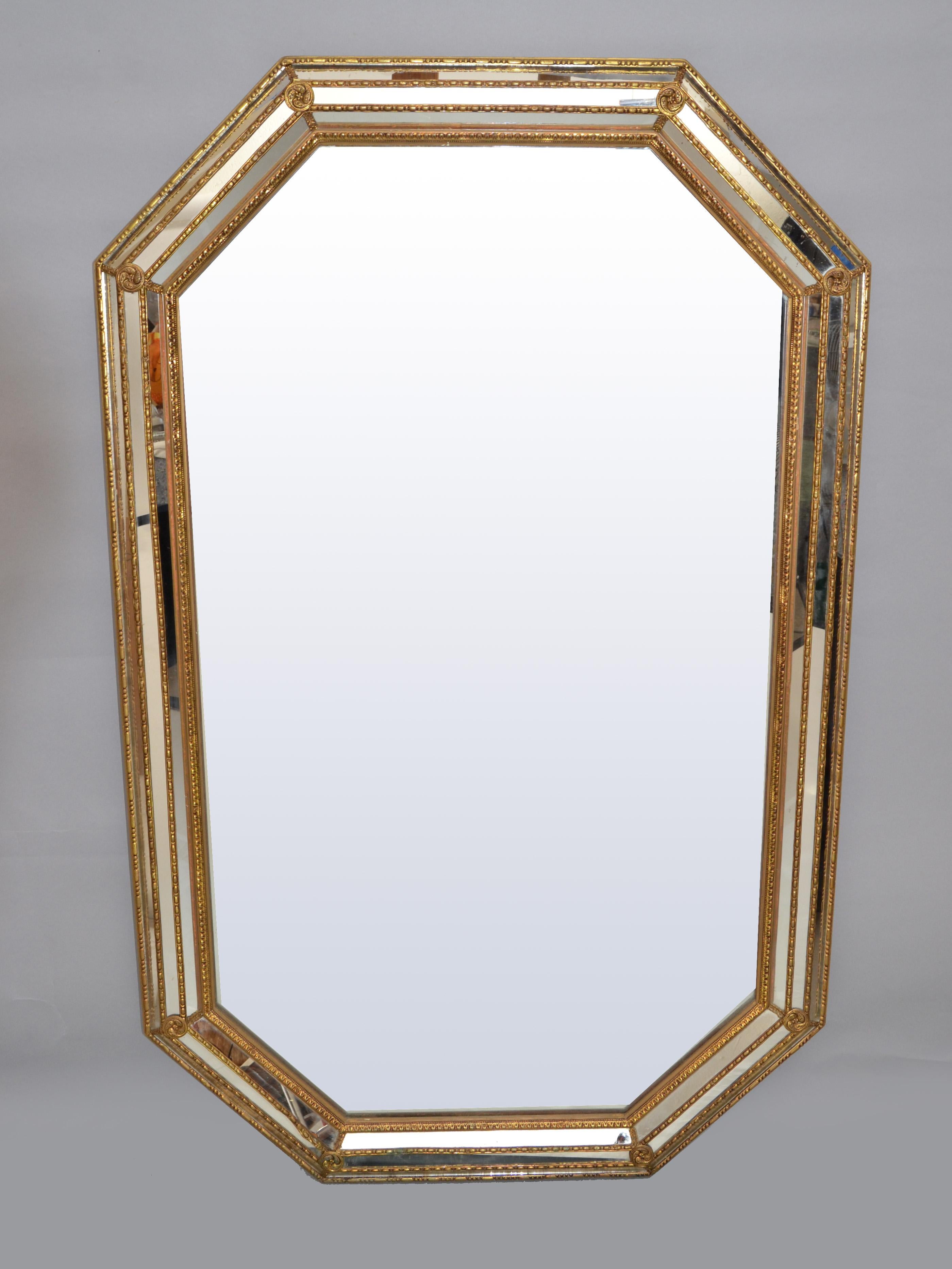 Venetian Hexagonal Wall Mirror Gilt Wood & Bohemian Ornaments 1930 Italy For Sale 7