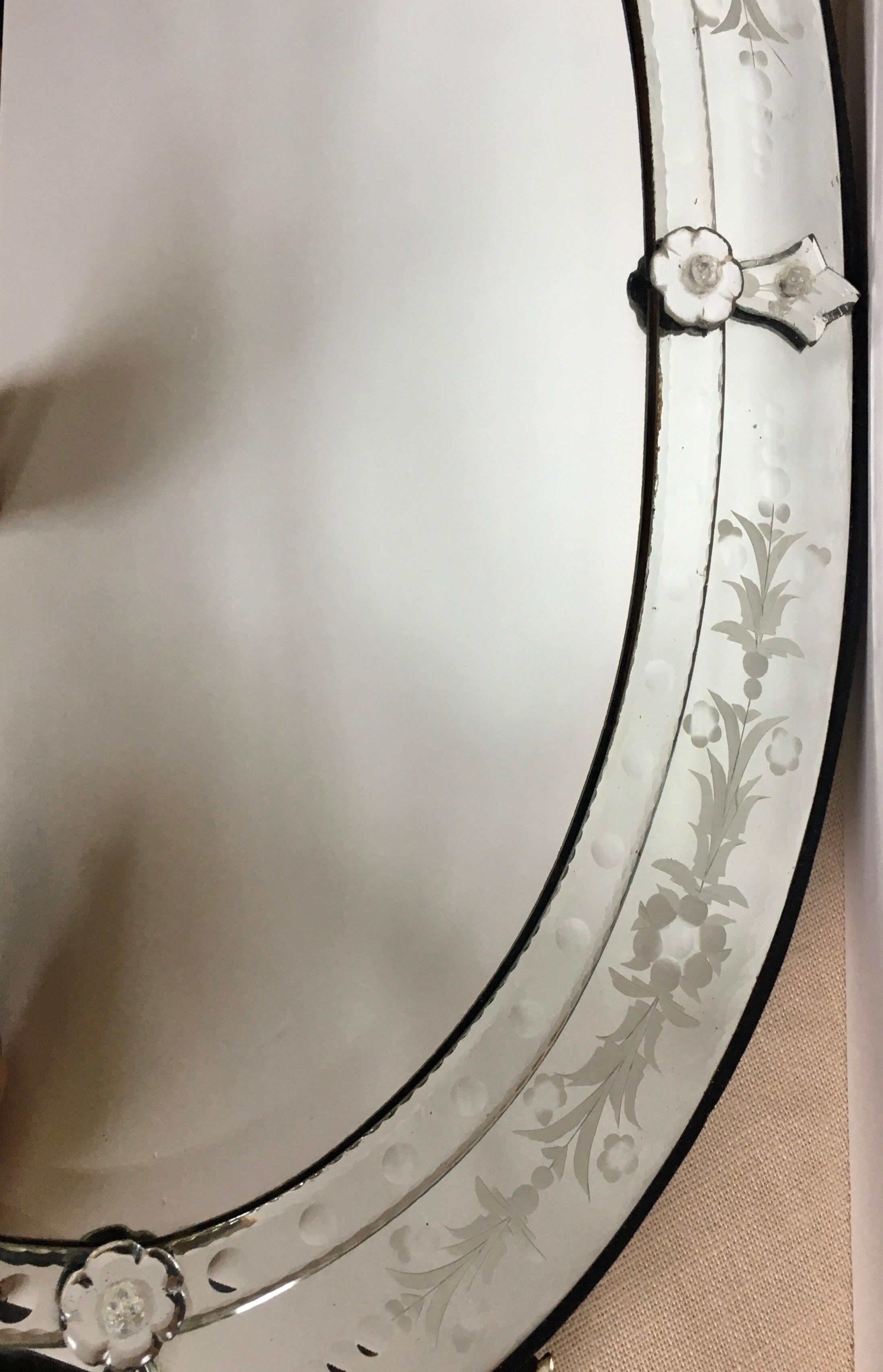 20th Century Venetian Hollywood Regency Style Oval Wall Mirror with Etched Floral Motif Italy