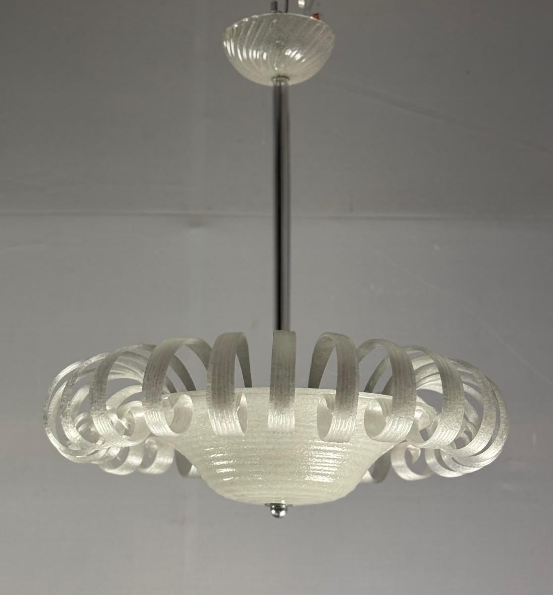 Lustre vénitien en verre de Murano blanc irisé, Circa 1930 en vente 7