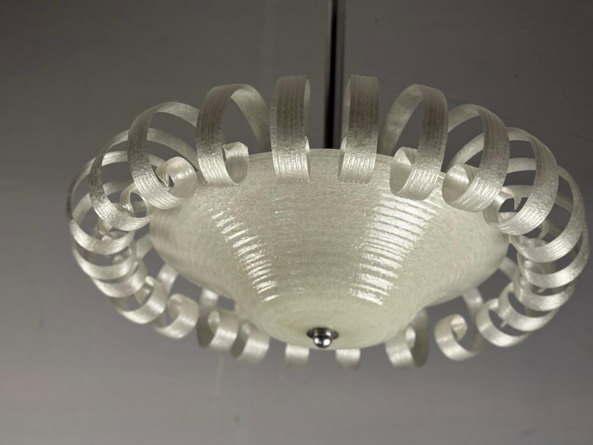 Lustre vénitien en verre de Murano blanc irisé, Circa 1930 Bon état - En vente à Honnelles, WHT