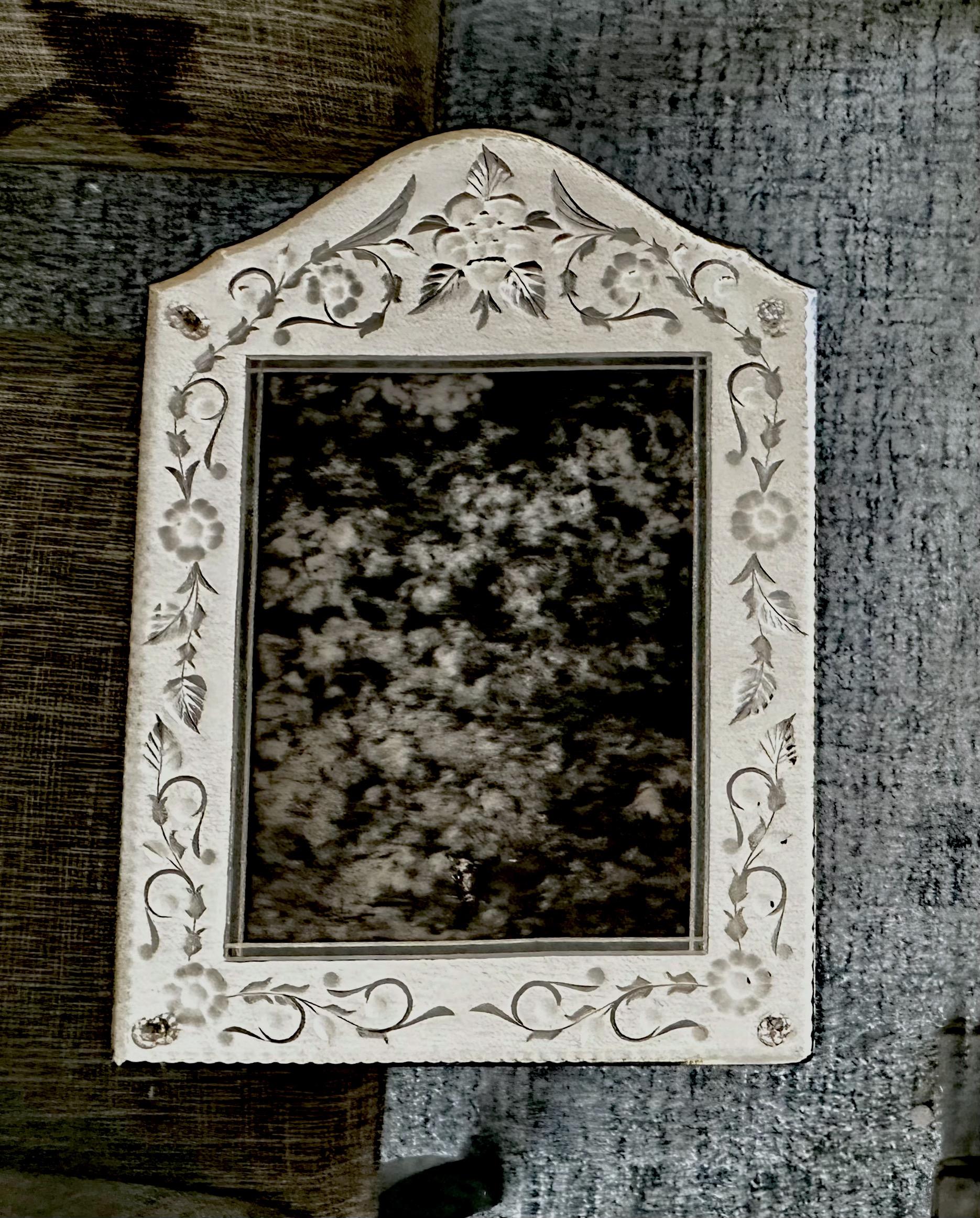 Venetian Italian Etched Mirrored Table Picture Frame In Good Condition For Sale In Palm Springs, CA