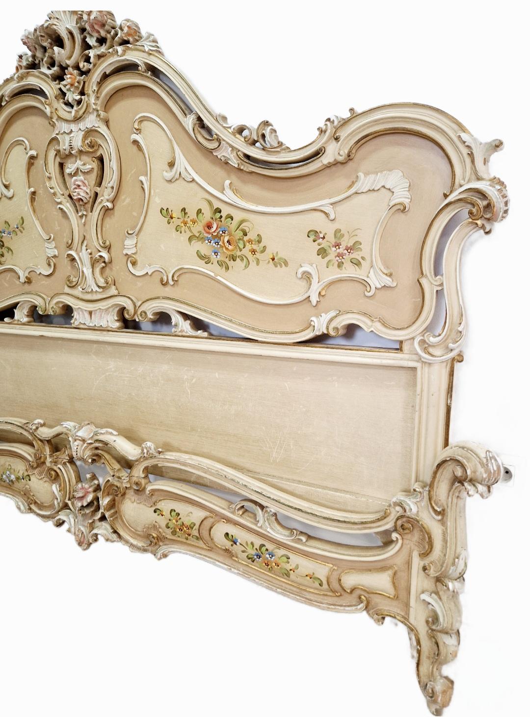 Venetian Italian King Size Bed In Good Condition For Sale In Buxton, GB