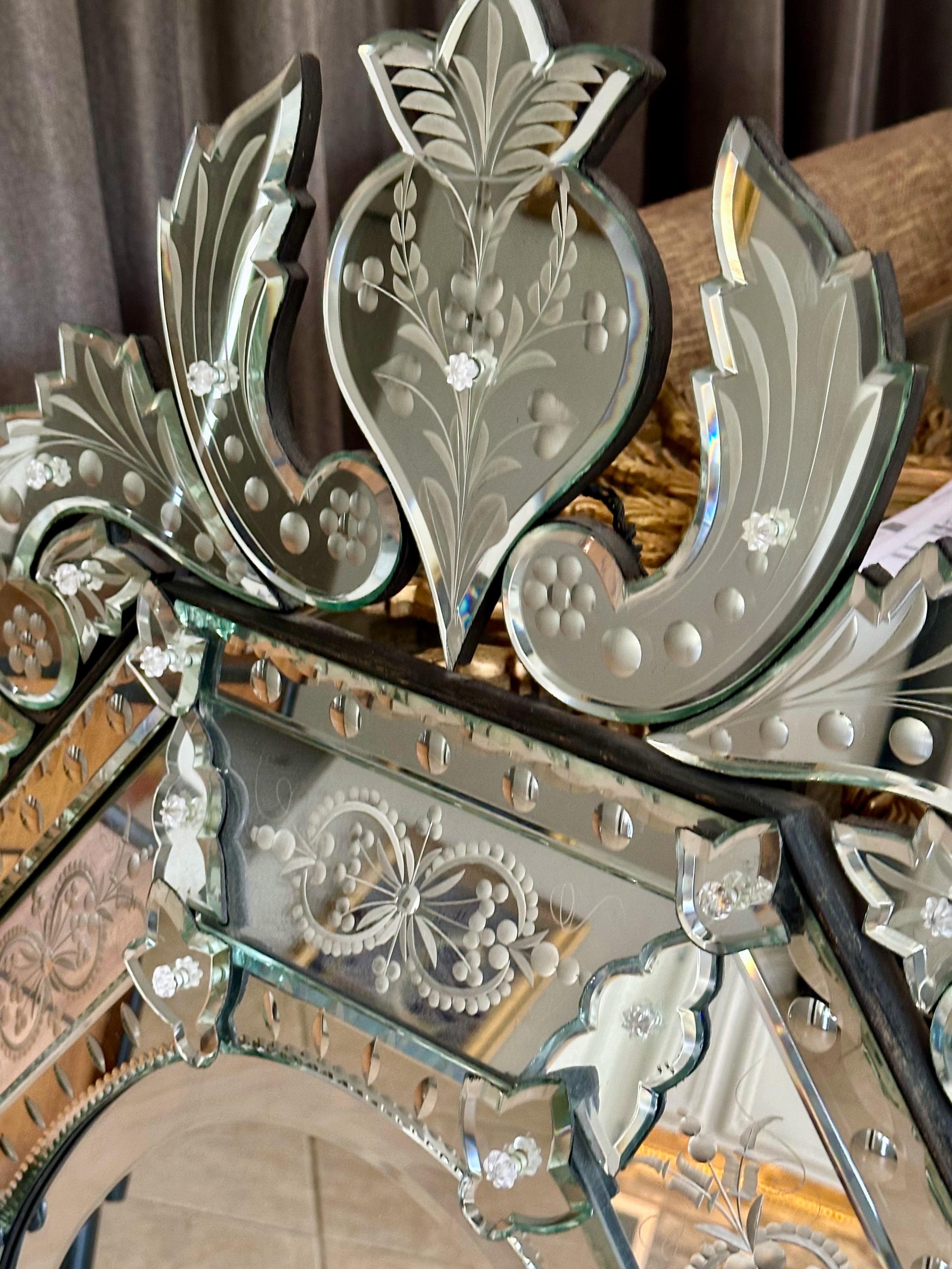 Venezianischer italienischer achteckiger geätzter Wandspiegel im Angebot 10
