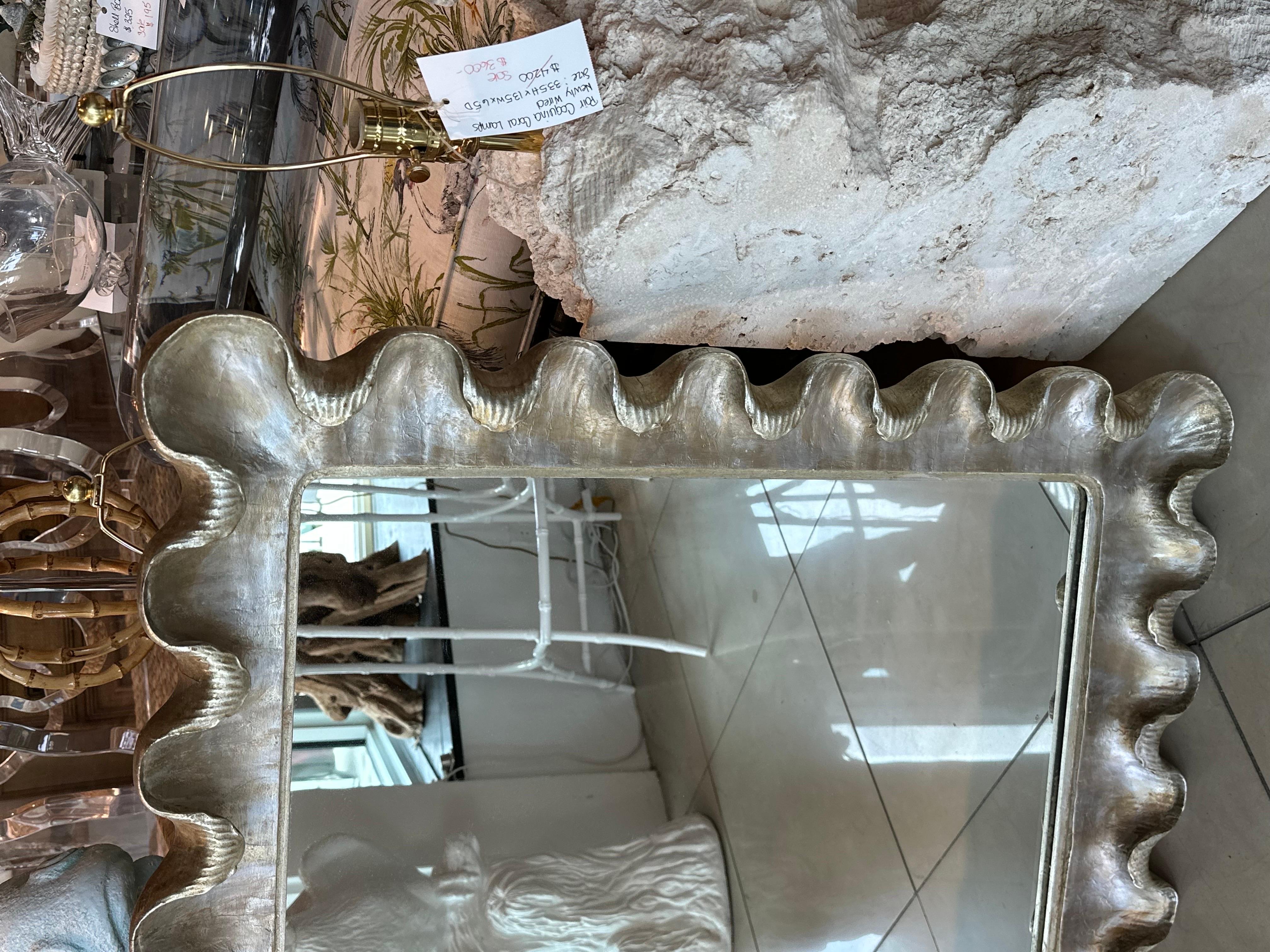 Specchio da parete veneziano italiano in argento e oro dorato in legno gesso con volant smerlato in vendita 5