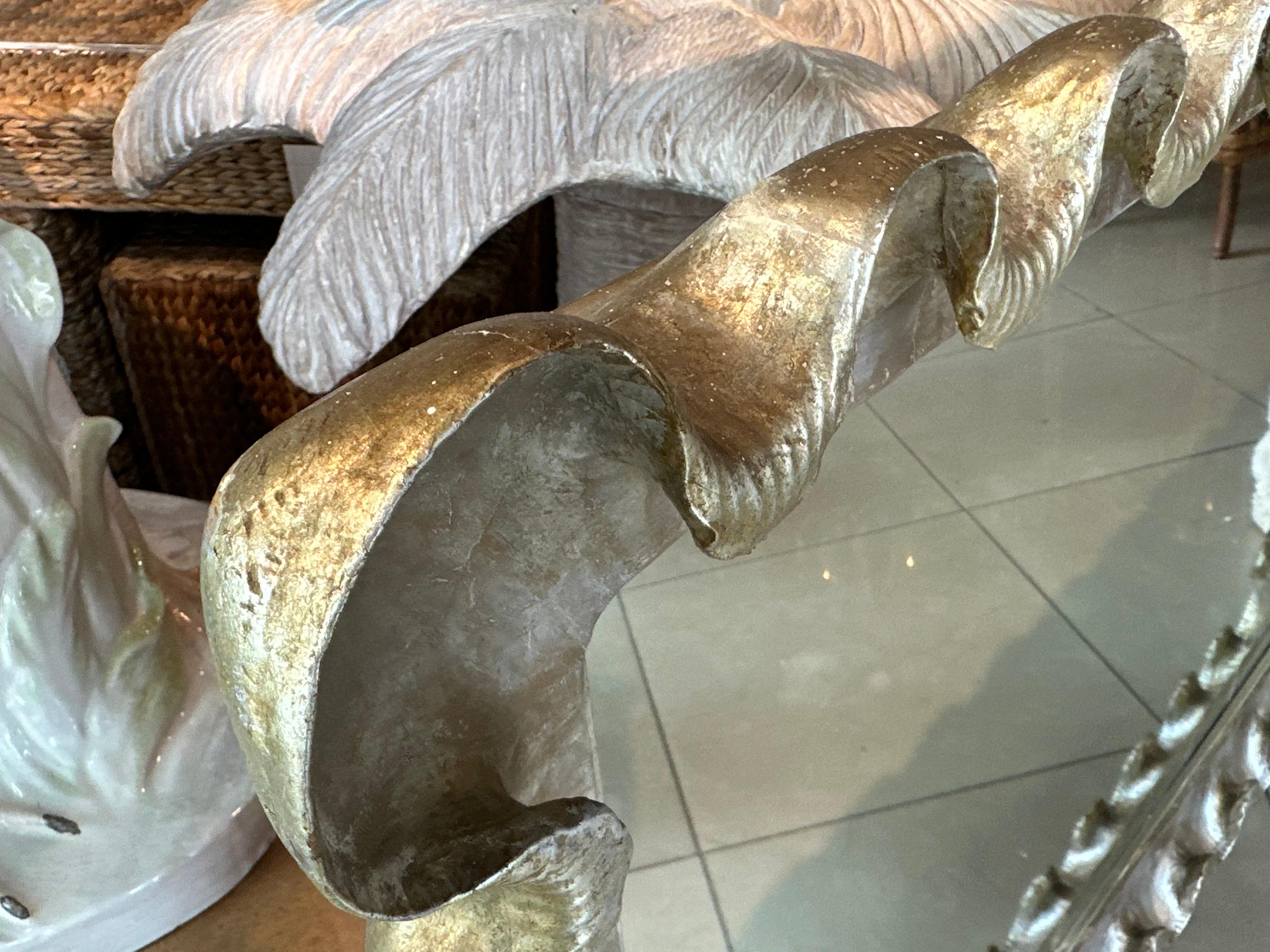 Specchio da parete veneziano italiano in argento e oro dorato in legno gesso con volant smerlato in vendita 6