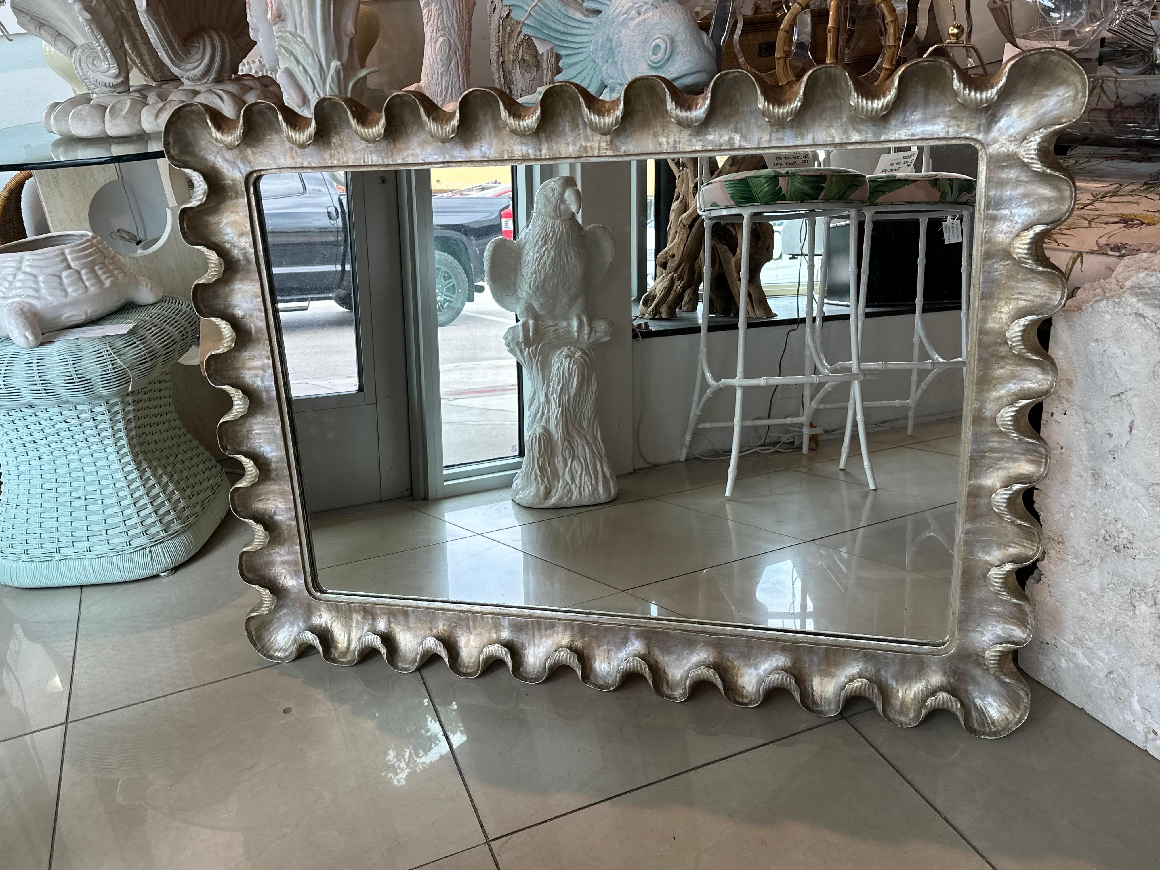 Specchio da parete veneziano italiano in argento e oro dorato in legno gesso con volant smerlato in vendita 12