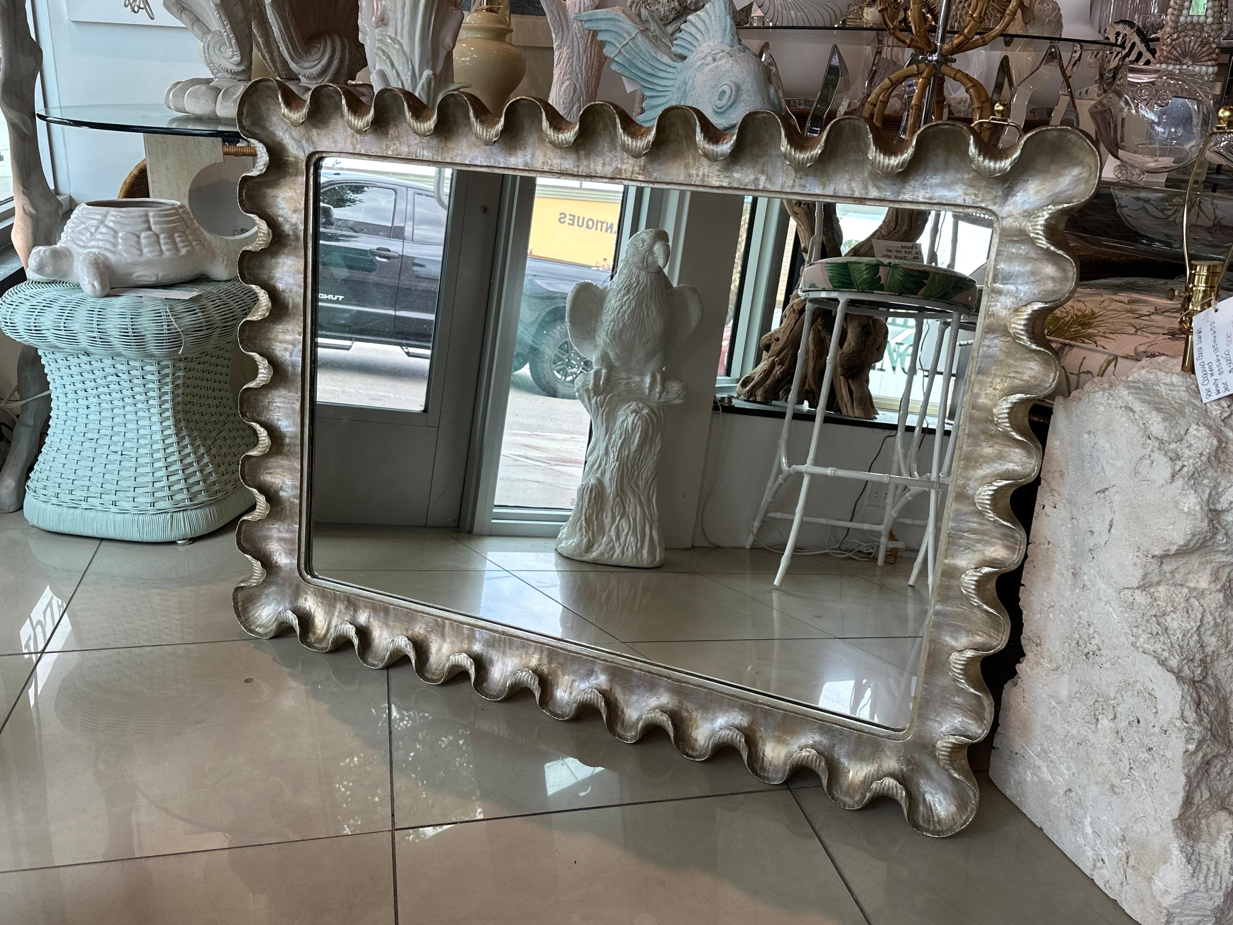 Specchio da parete veneziano italiano in argento e oro dorato in legno gesso con volant smerlato in vendita 13