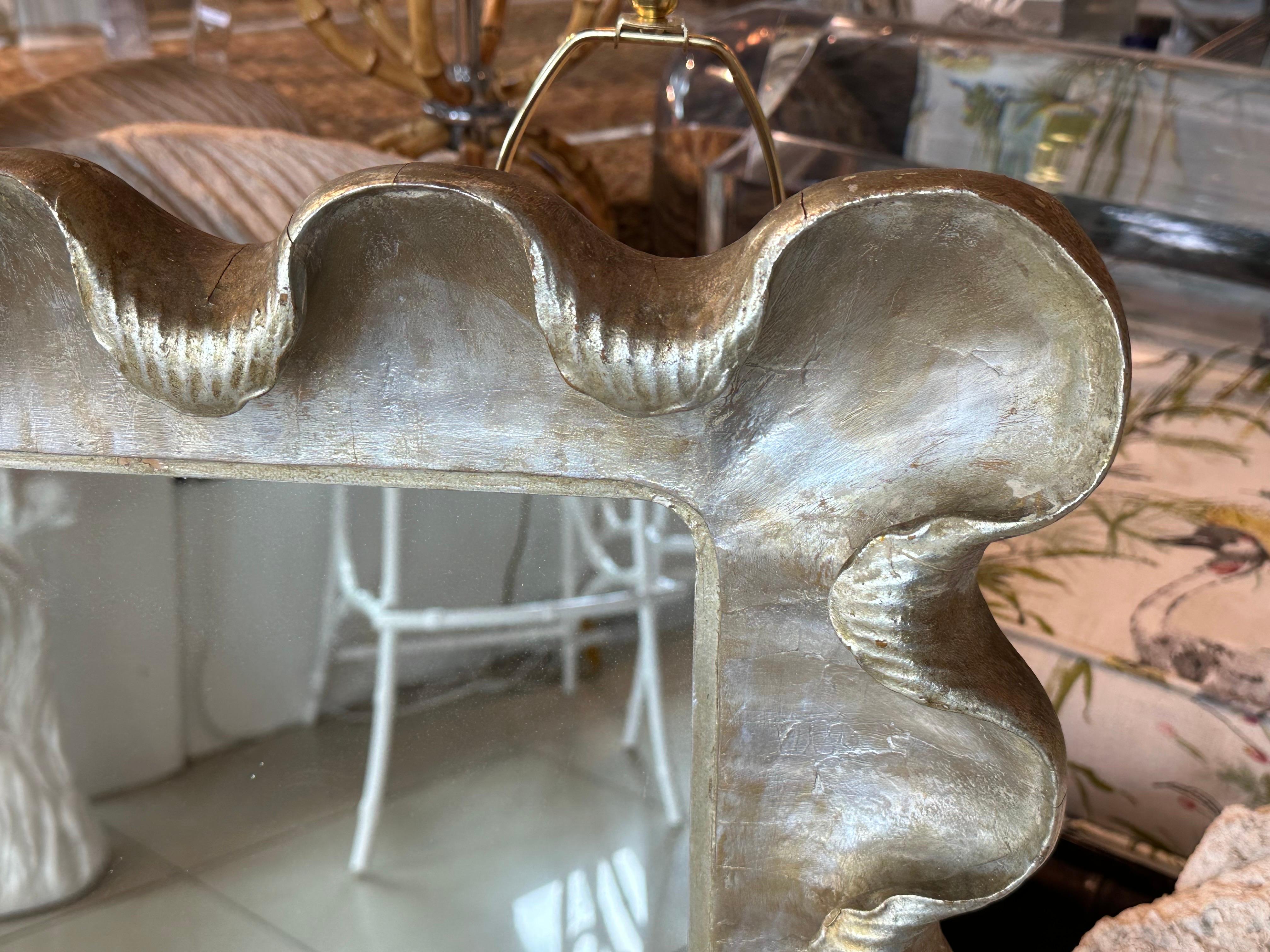 Specchio da parete veneziano italiano in argento e oro dorato in legno gesso con volant smerlato in vendita 4