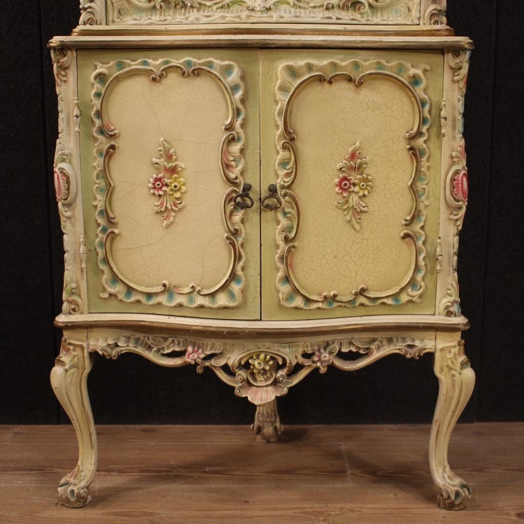 Venetian Lacquered and Painted Corner Cabinet, 20th Century In Good Condition For Sale In London, GB