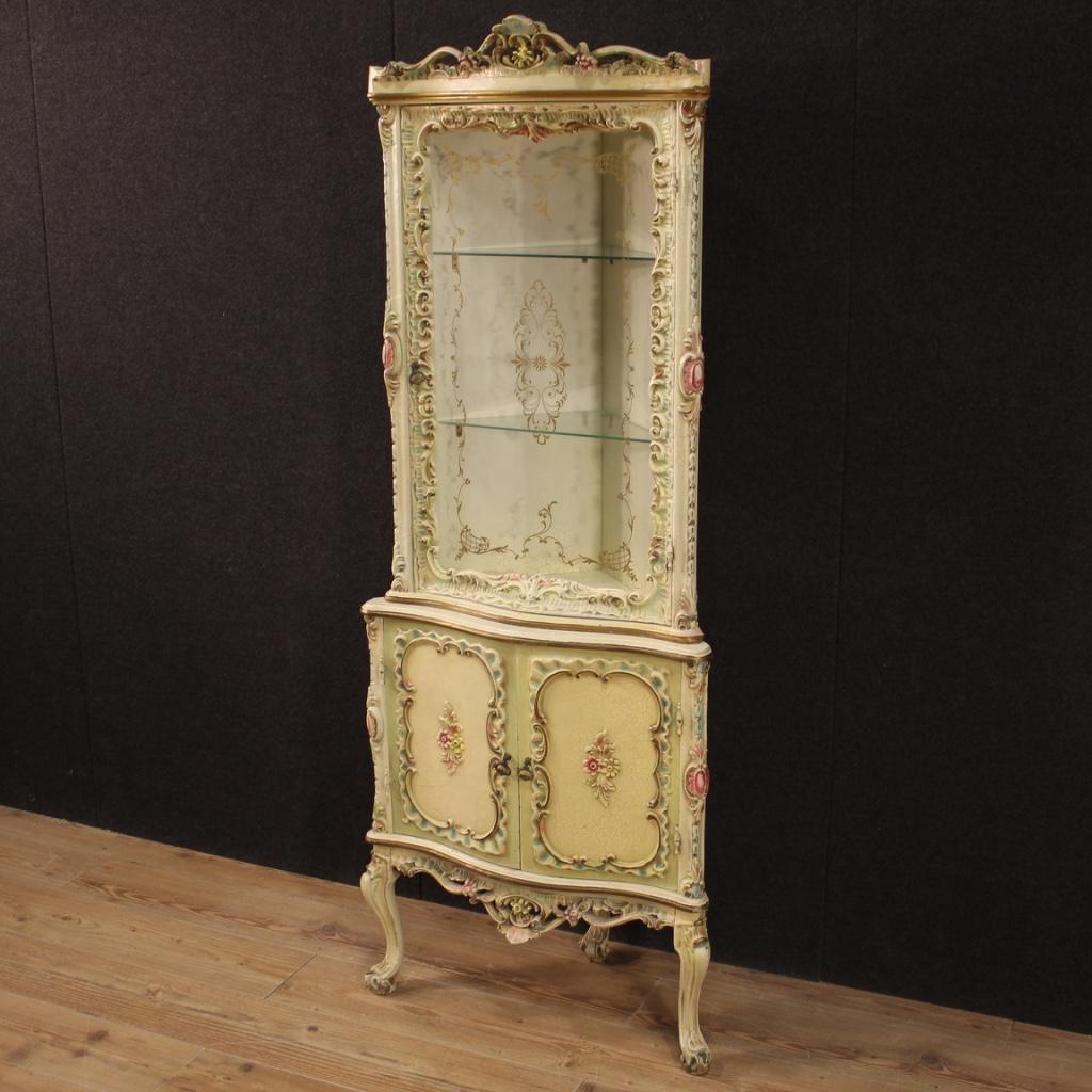 Venetian Lacquered and Painted Corner Cabinet, 20th Century For Sale 1