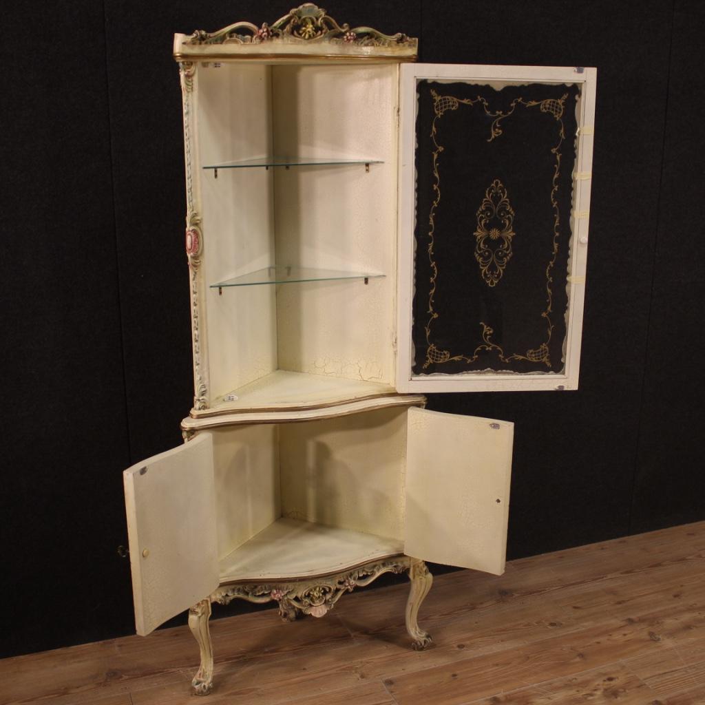 Venetian Lacquered and Painted Corner Cabinet, 20th Century For Sale 4