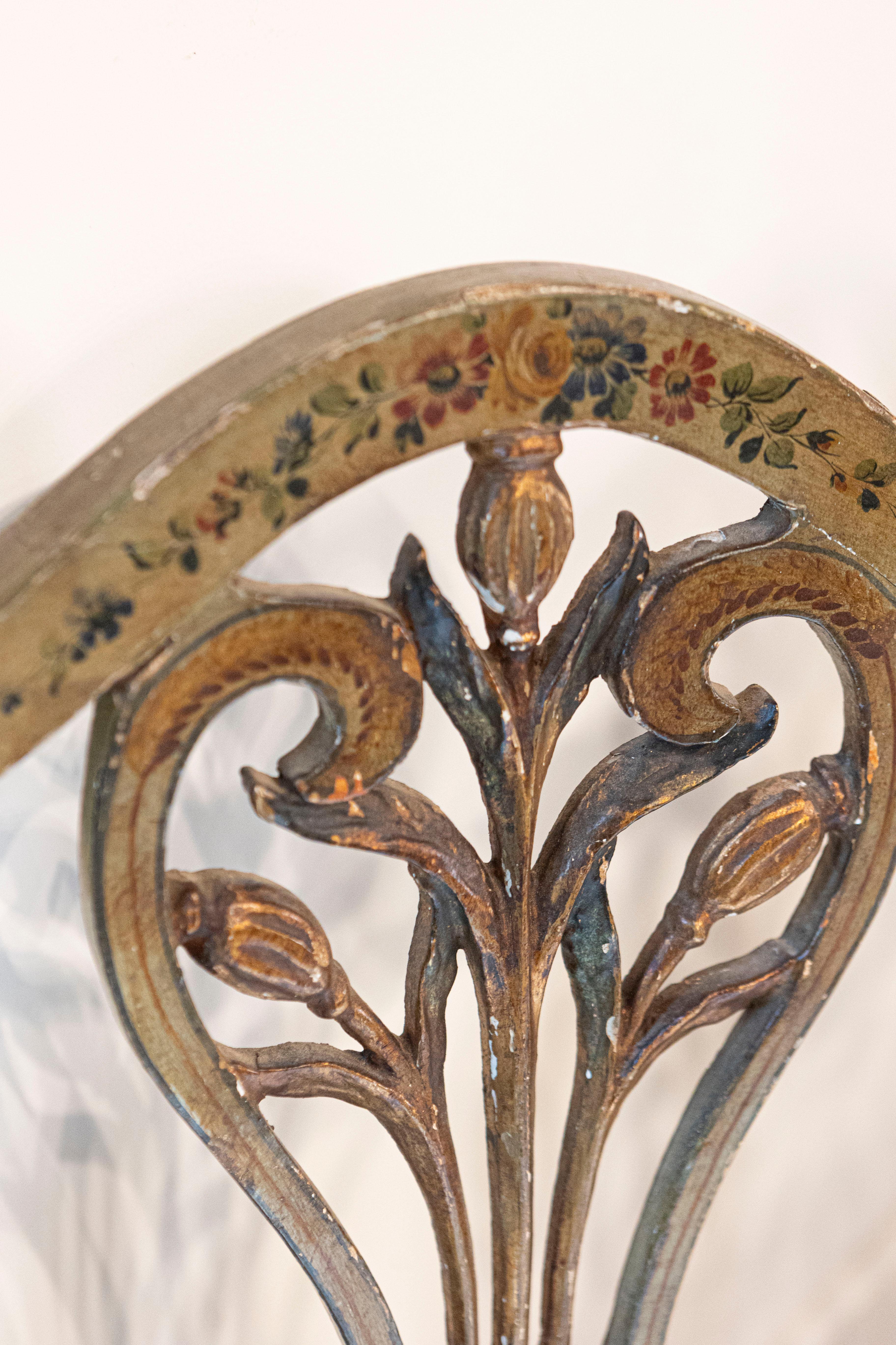 Tissu d'ameublement Canapé vénitien de la fin du XVIIIe siècle peint et doré avec motifs floraux et lyre en vente