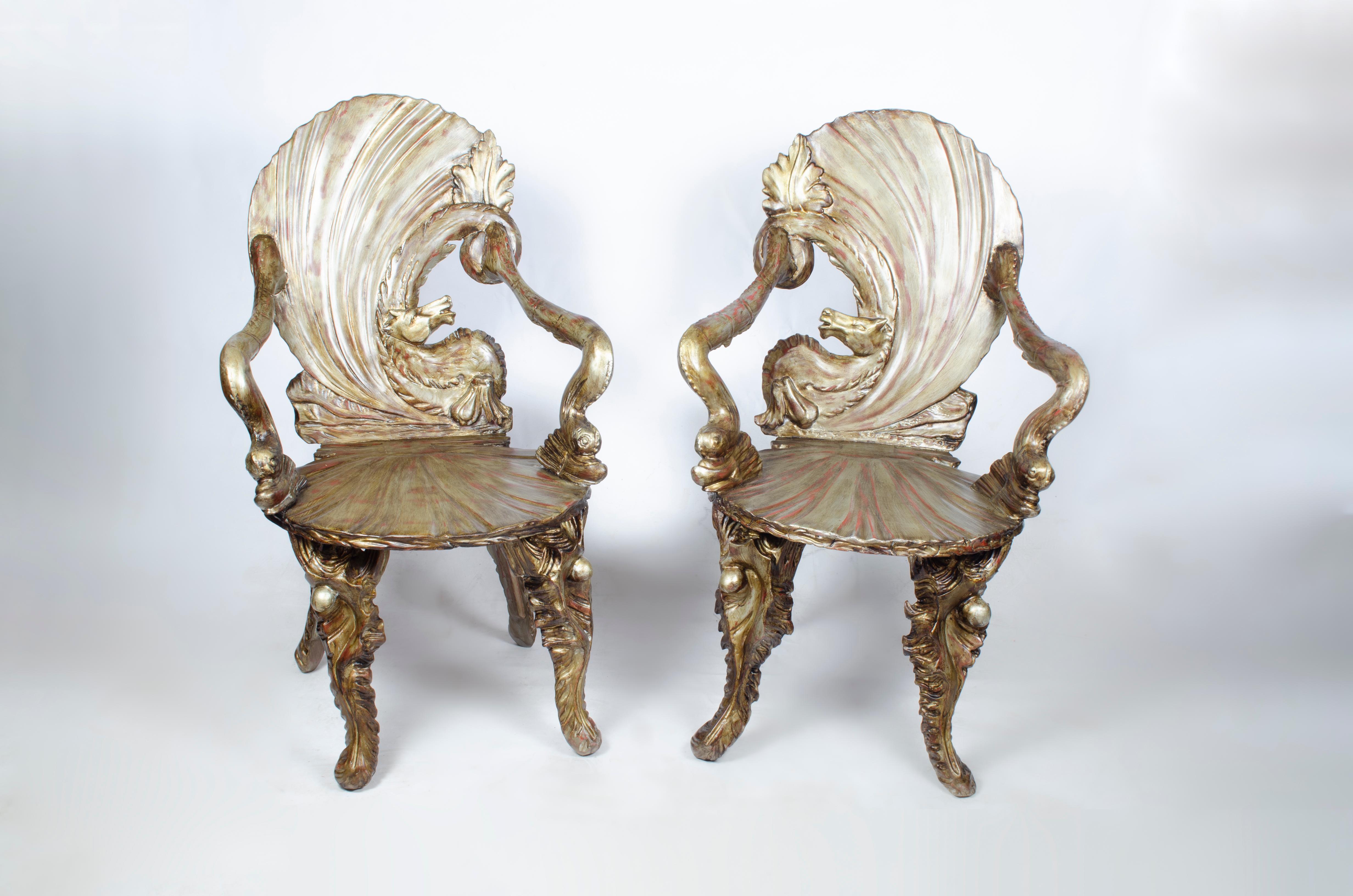 Venetian living room set, made of carved wood, patinated in gold and silver. Composed of 2 chairs, 2 armchairs and a 2-seat sofa. Designed by GROTTO.

Italy, CIRCA 1850.