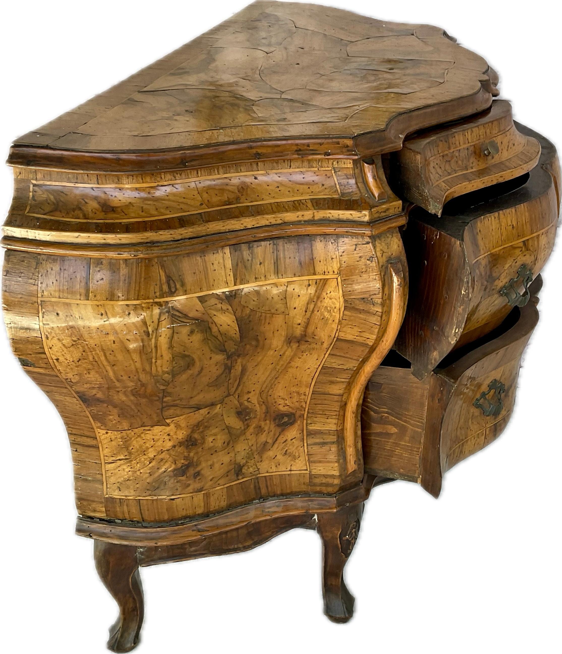Venetian Louis XIV Bombay Burl Walnut Chest For Sale 4