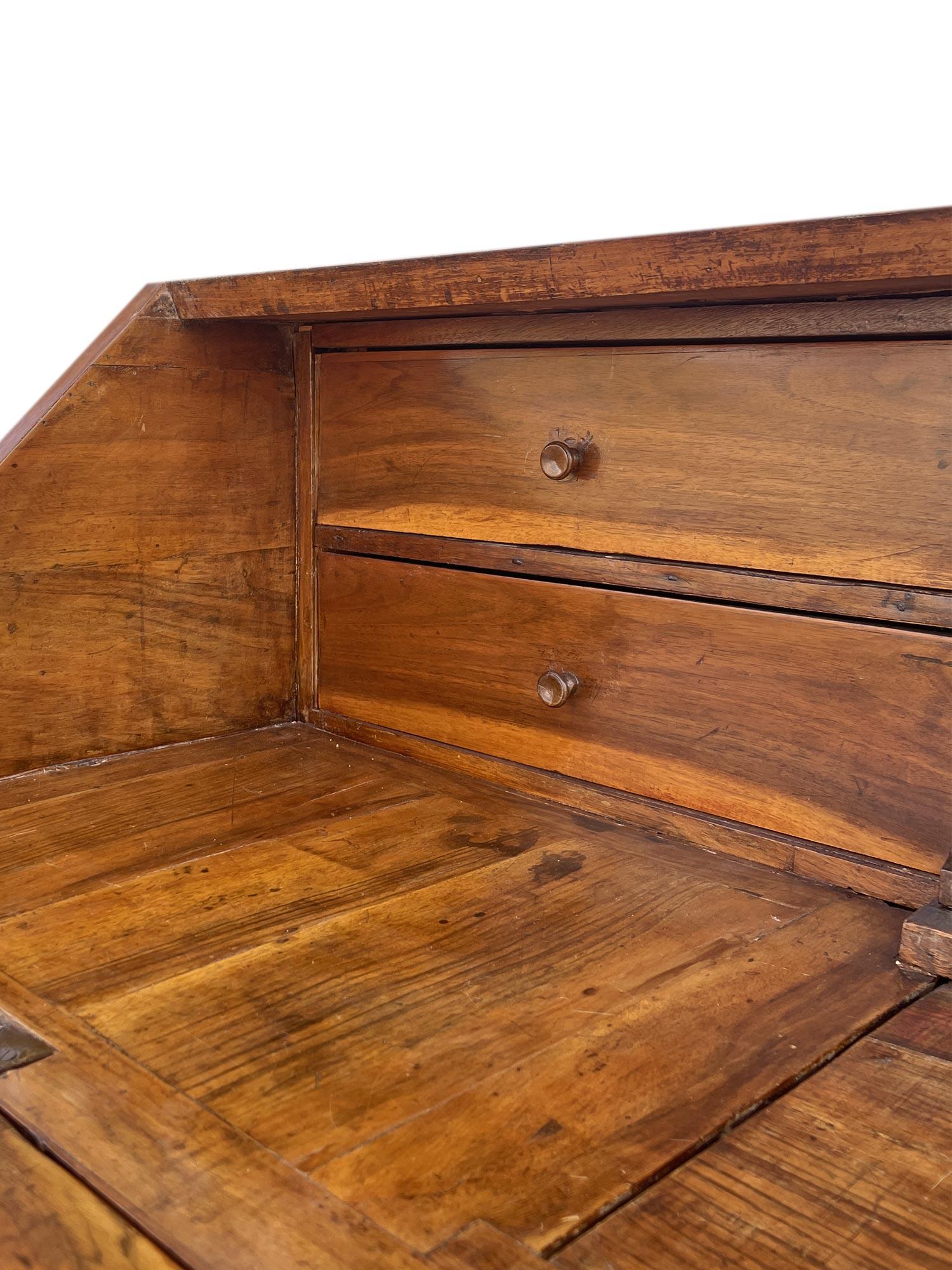 Venezianischer Louis XV Sekretär aus Nussbaum im Angebot 6