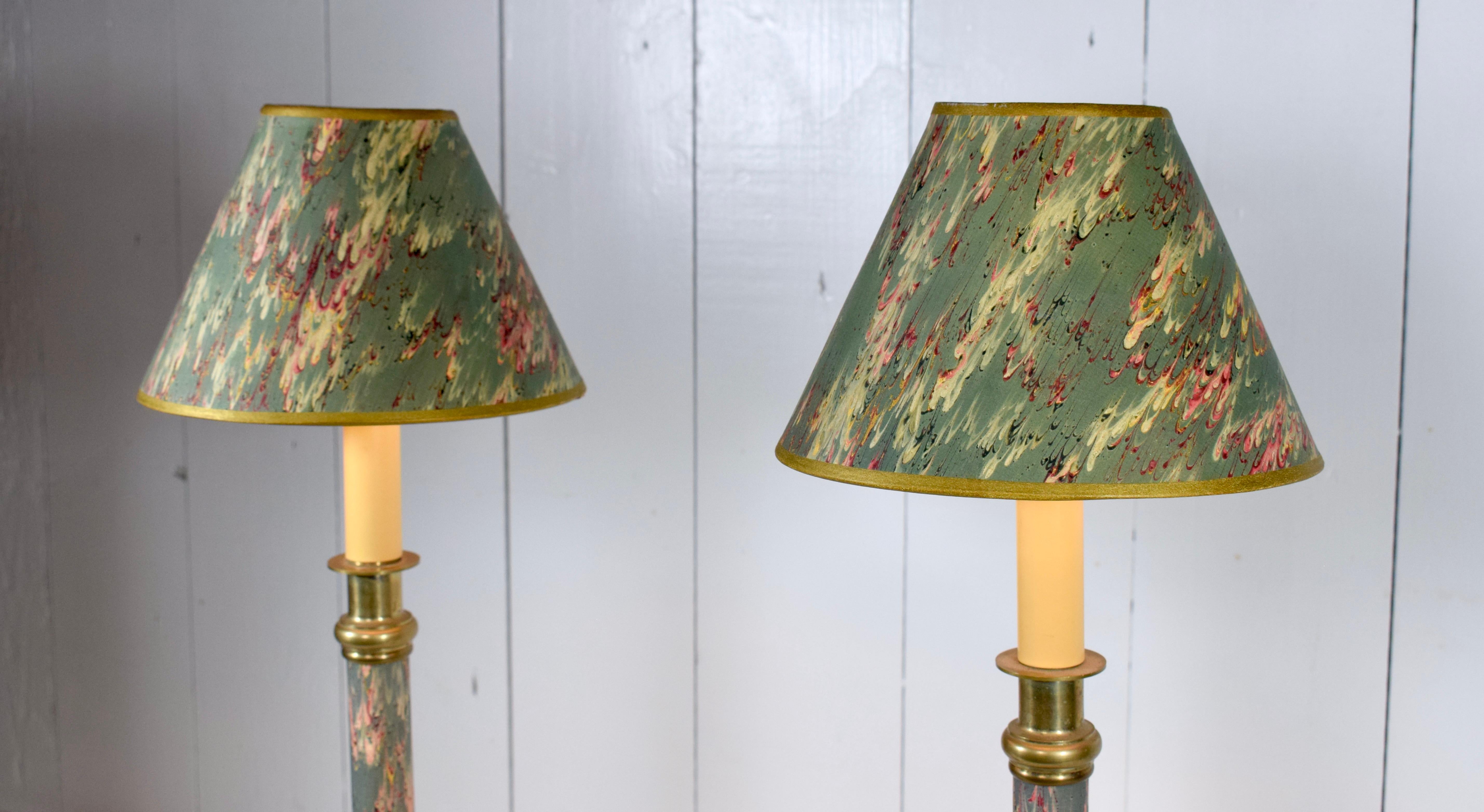 Lámparas candelabro de pergamino marmoleado veneciano Renacimiento en venta