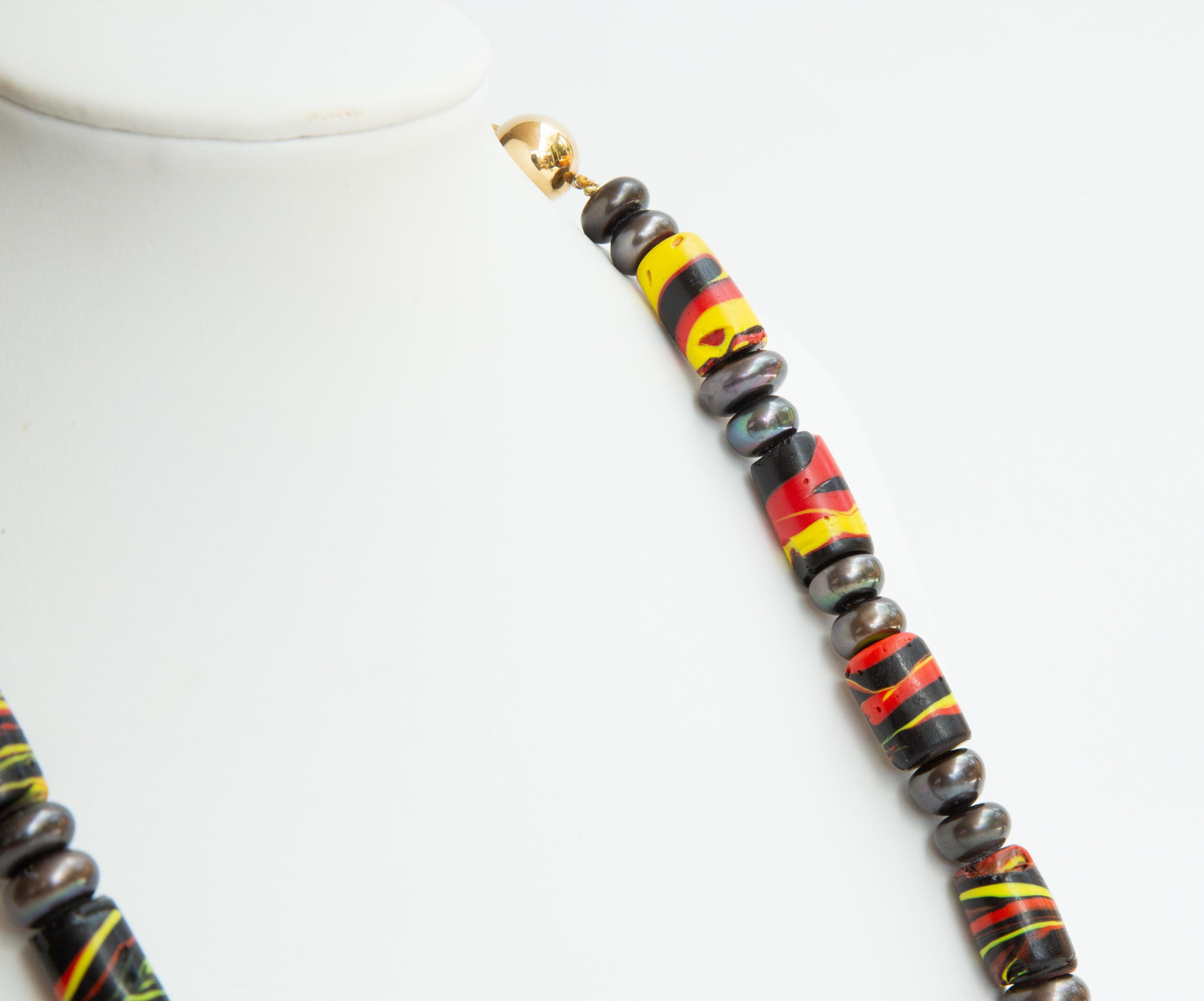 Collier de perles de verre Millefiori vénitien avec fermoir en or 14 carats en vente 5