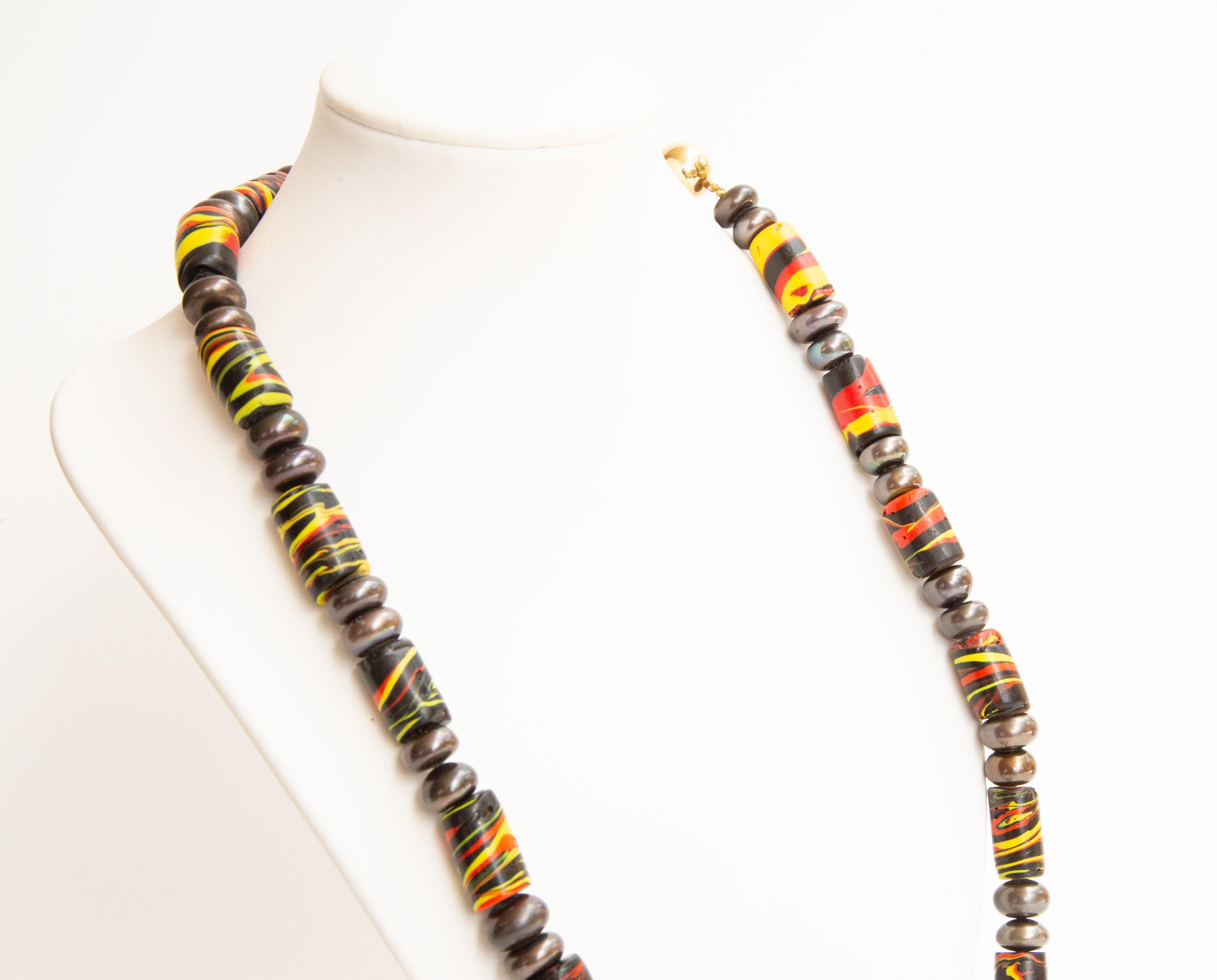 Collier de perles de verre Millefiori vénitien avec fermoir en or 14 carats en vente 6