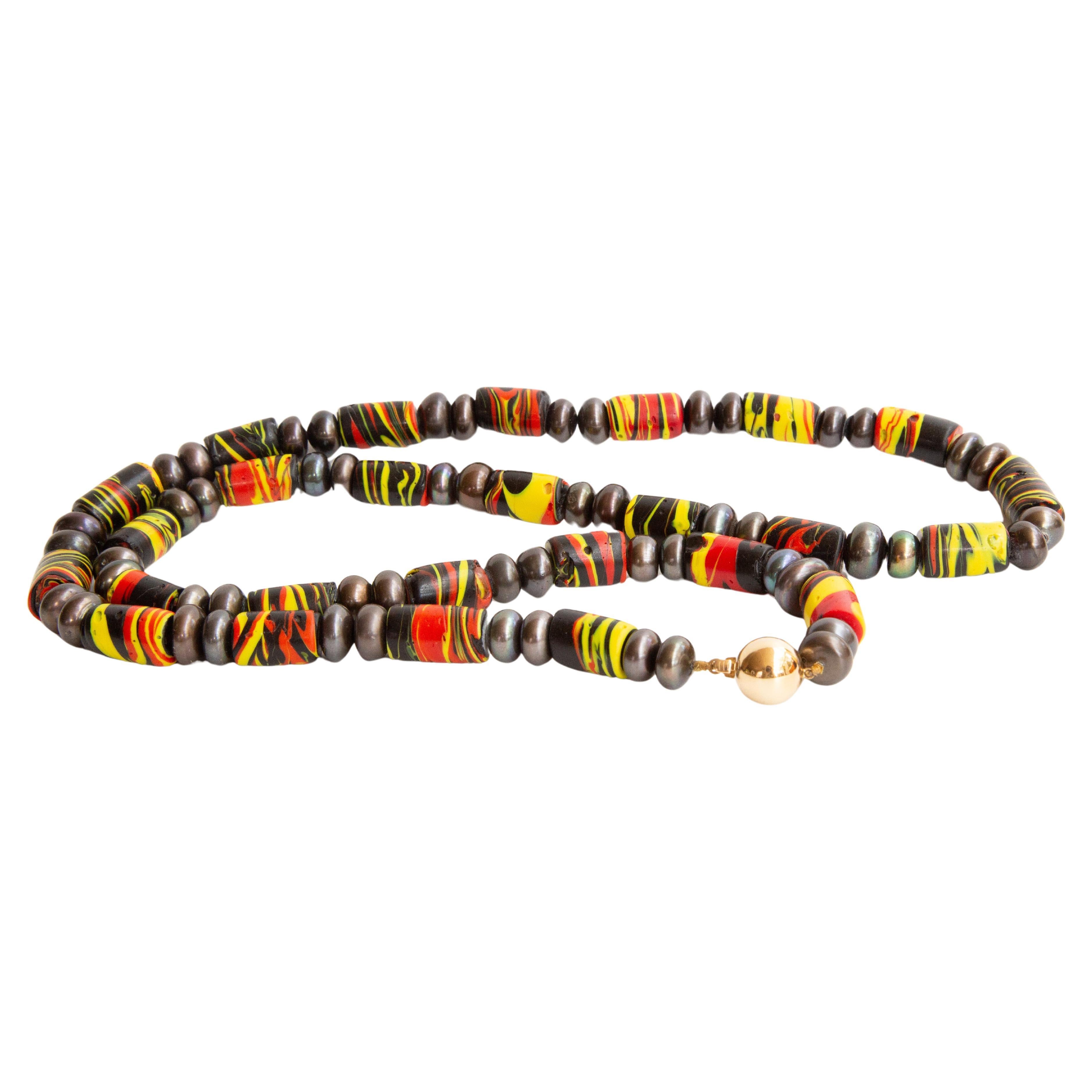 Collier de perles de verre Millefiori vénitien avec fermoir en or 14 carats en vente