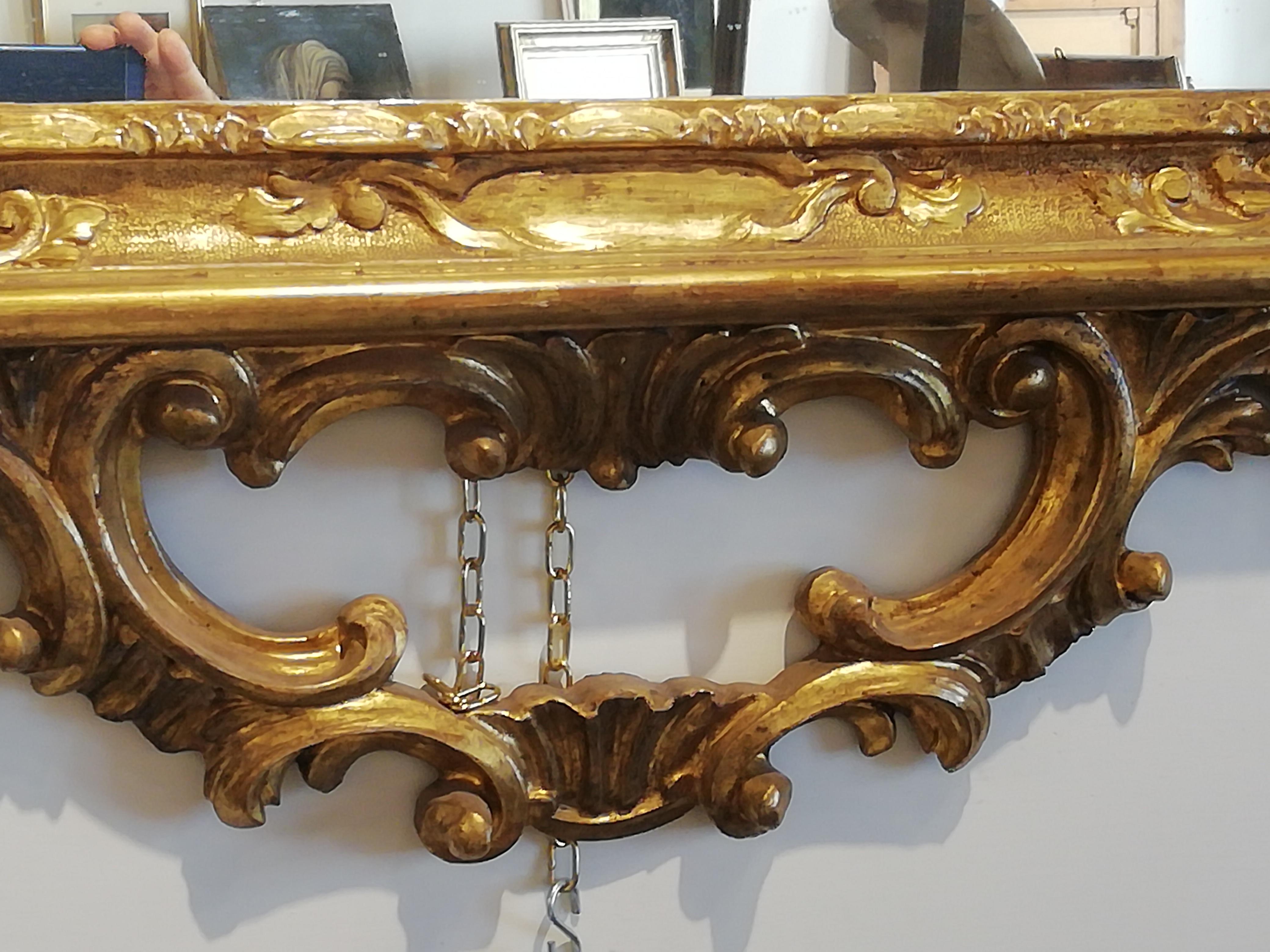 Venetian Mirror, Carved Golden Wood Gold Leaf Italian Manufacture, 20th Century In Good Condition For Sale In Rome, Italy