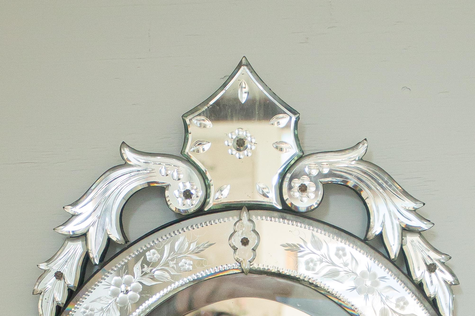 Purchased in Montpellier, France in Fall 2023. 

Add a touch of old-world elegance and Venetian craftsmanship to your home with this stunning 19th-century Venetian mirror. Masterfully handcrafted, this mirror exemplifies the artistry of Murano
