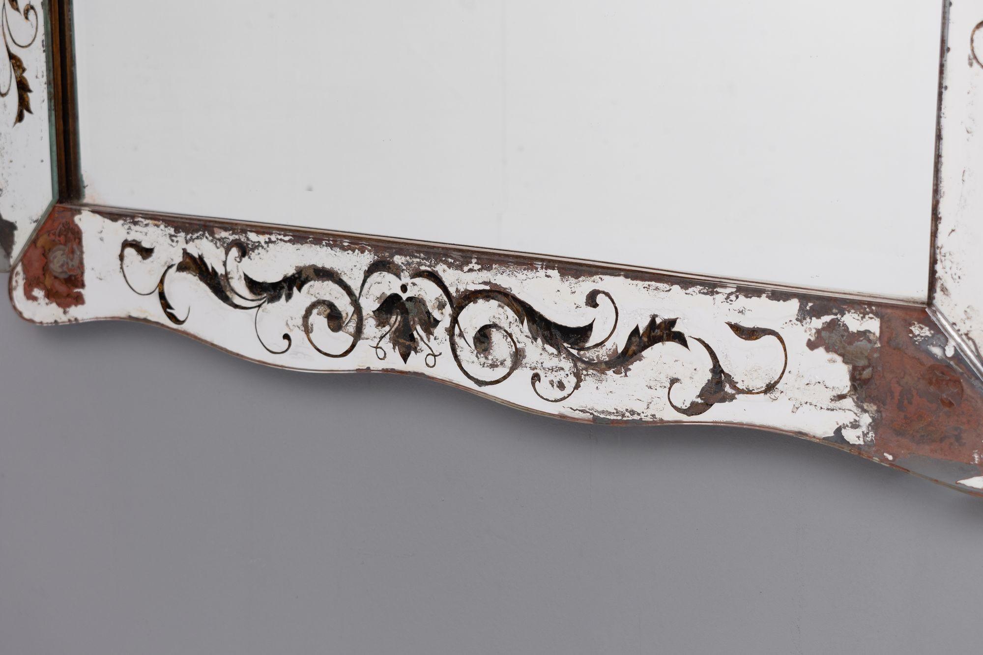 Venetian Mirror In Good Condition For Sale In London, England