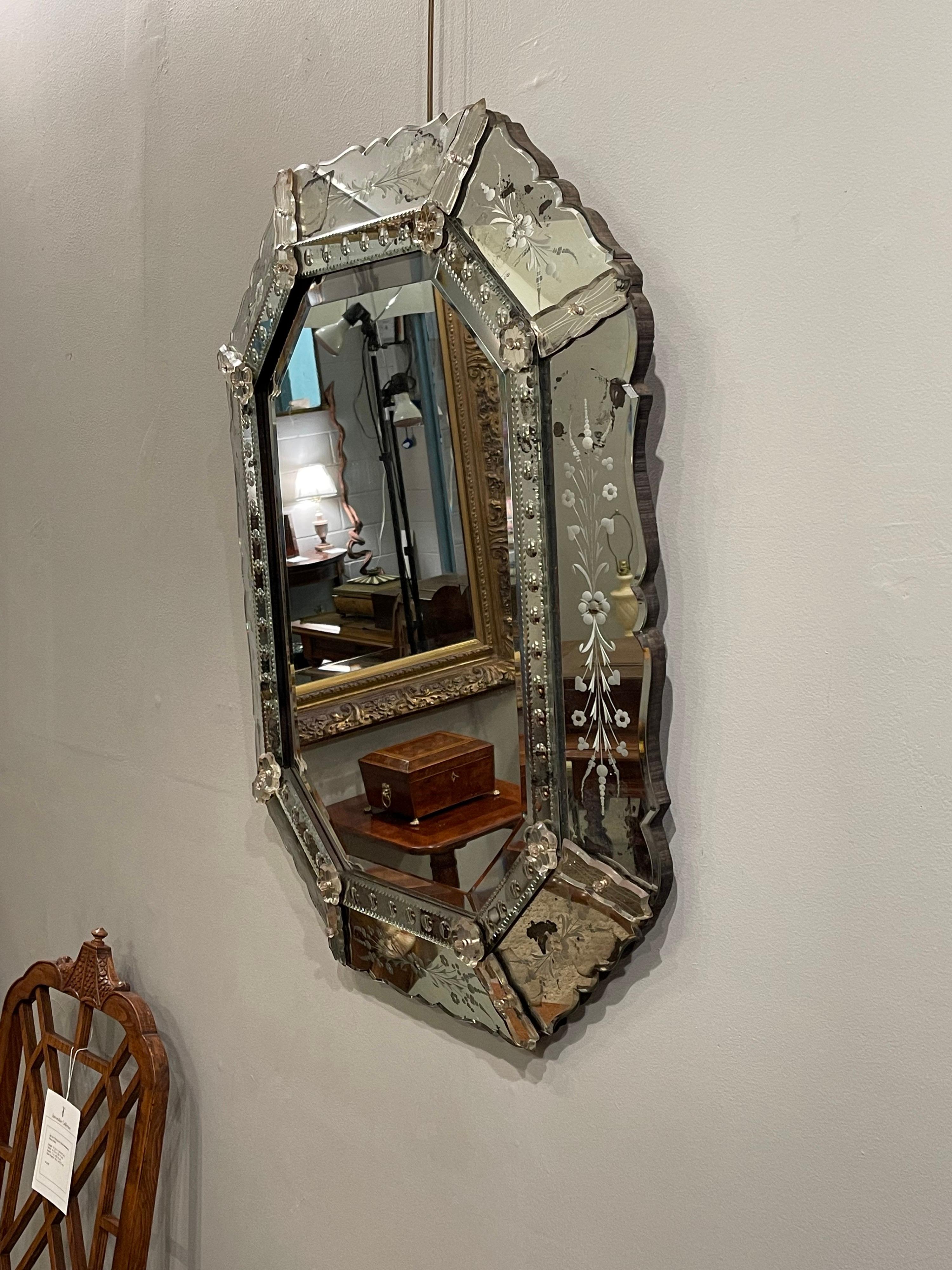 Venetian Mirror In Good Condition For Sale In New York, NY