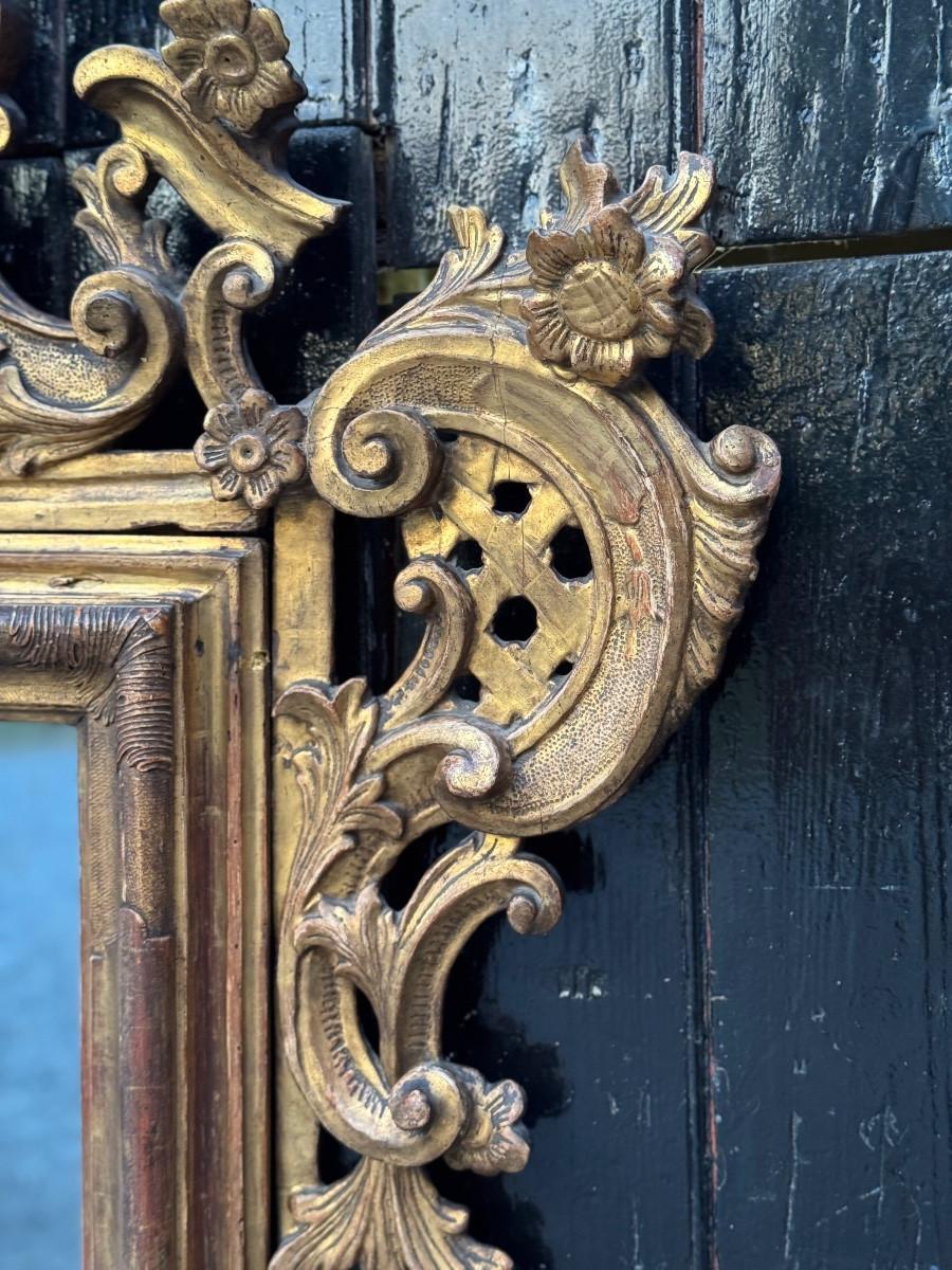Venetian mirror in carved and gilded wood, circa 1880 For Sale 1