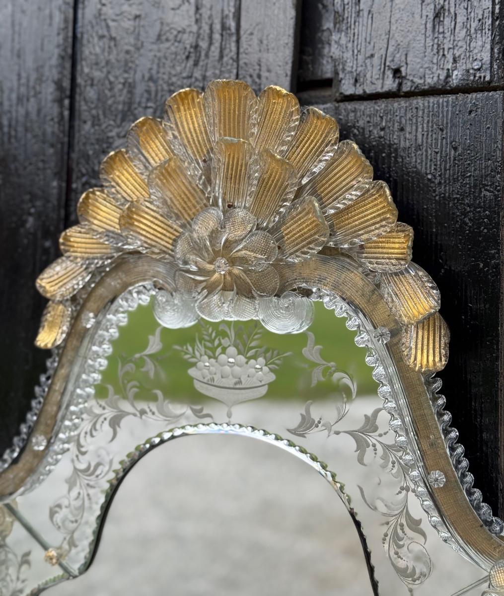 Miroir vénitien en verre de Murano doré d'or fin, gravé, vers 19 en vente 4