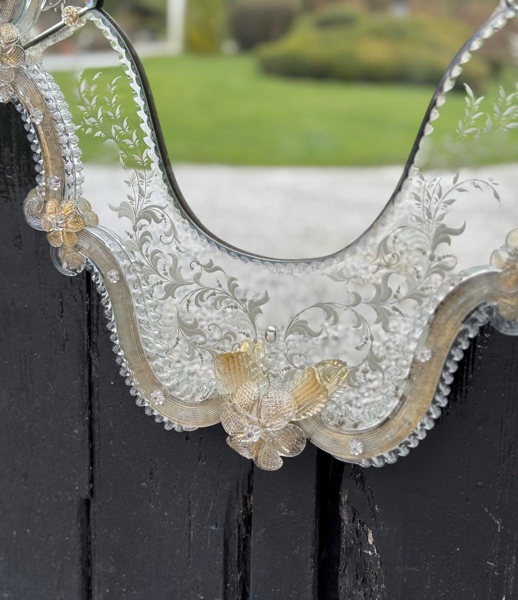 Miroir vénitien en verre de Murano doré d'or fin, gravé, vers 19 en vente 5