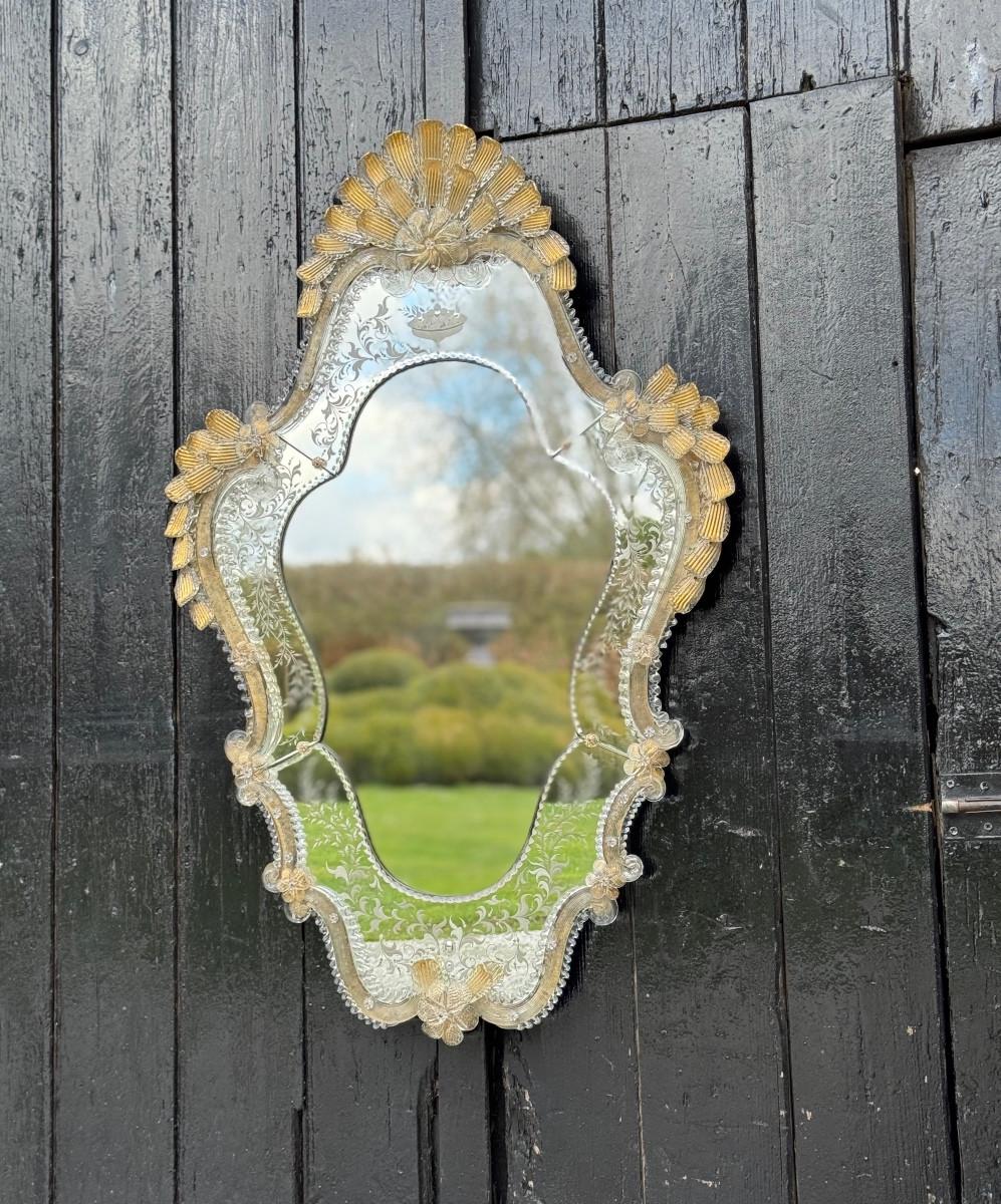 Miroir vénitien en verre de Murano doré d'or fin, gravé, vers 19 en vente 6