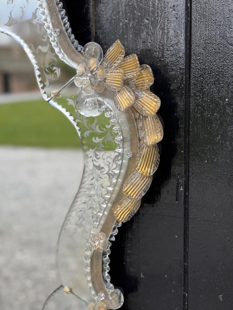 XVIIIe siècle et antérieur Miroir vénitien en verre de Murano doré d'or fin, gravé, vers 19 en vente