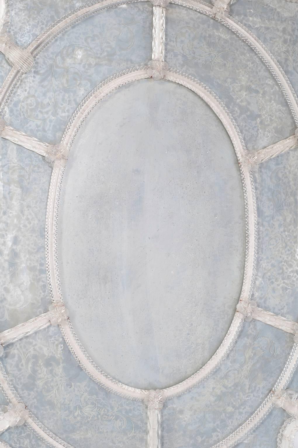 Venetian Mirror in Murano Glass in Clear Color and Handcarved Italy 1900s In Excellent Condition For Sale In Villaverla, IT