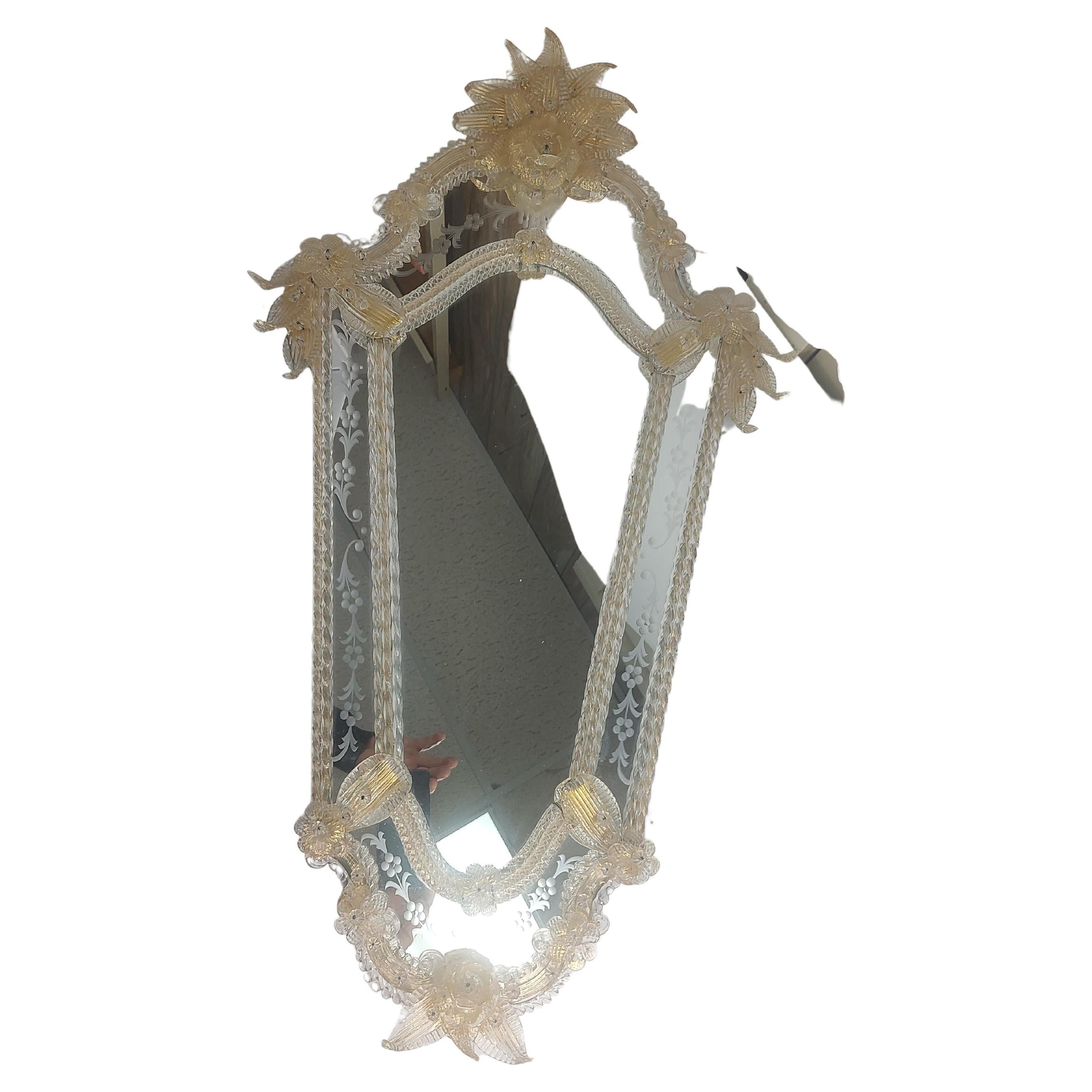 Venezianischer Spiegel mit Blättern und Blumen Geätztes Glas im Zustand „Gut“ im Angebot in Port Jervis, NY