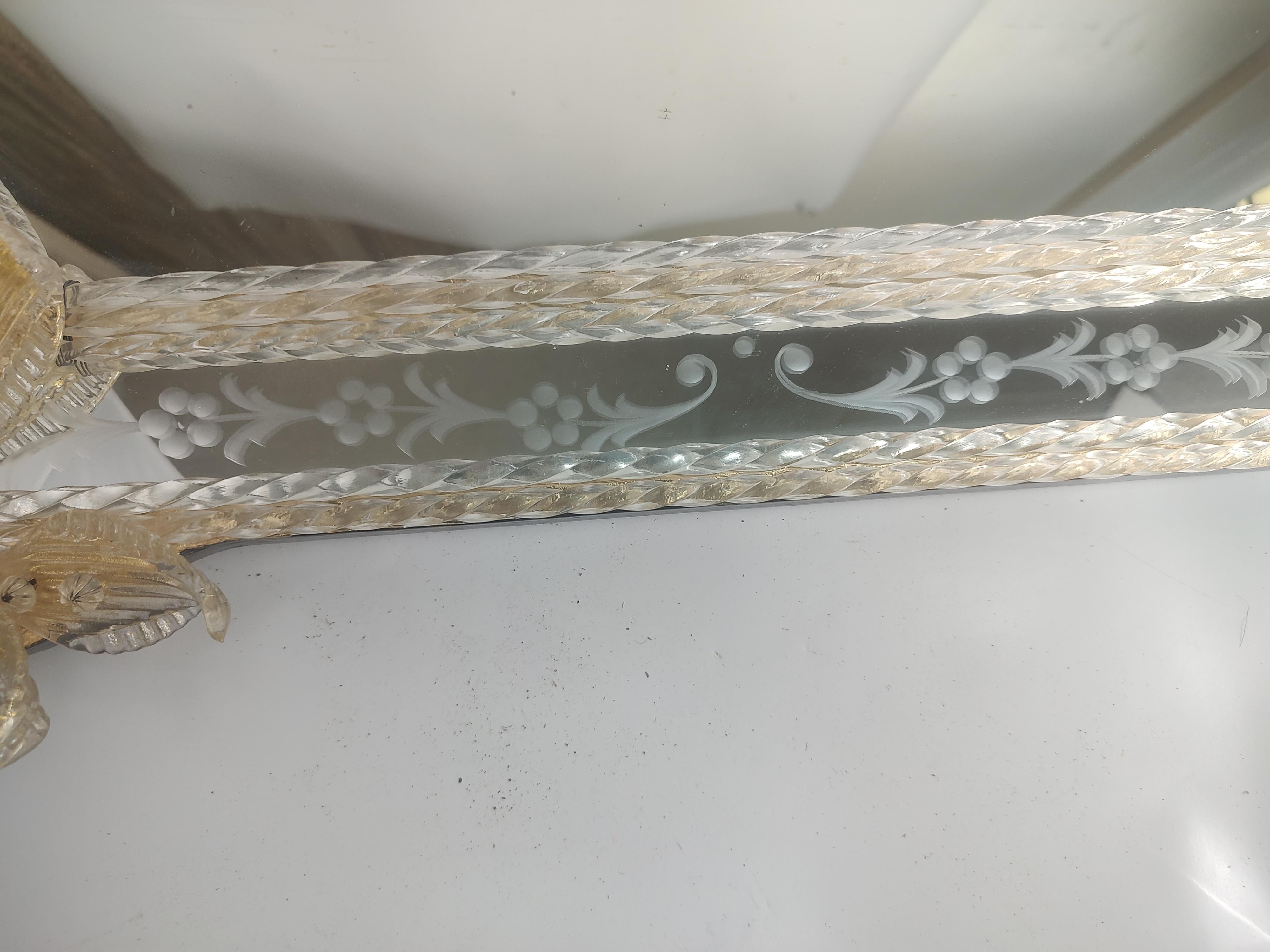 Verre d'art Miroir vénitien avec feuilles et fleurons gravés à la main en vente