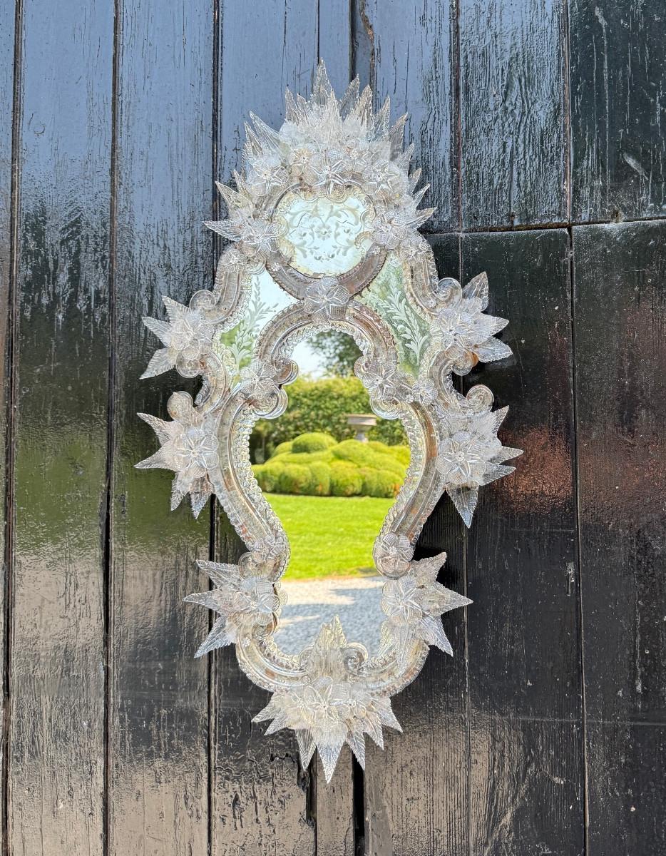 Venetian mirror with scalloped edges, made of colourless Murano glass, circa 188 For Sale 5