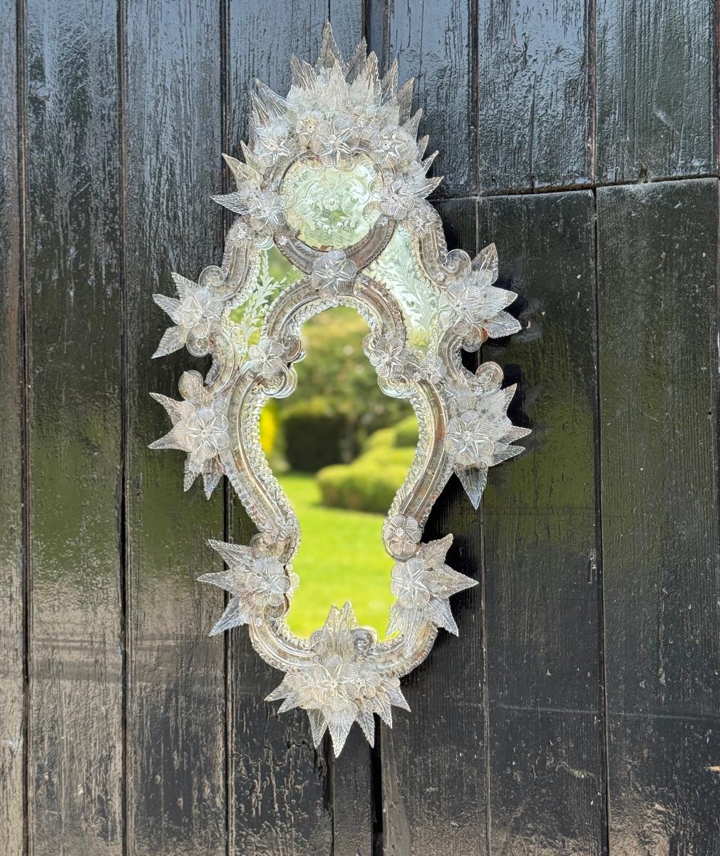 Art Deco Venetian mirror with scalloped edges, made of colourless Murano glass, circa 188 For Sale