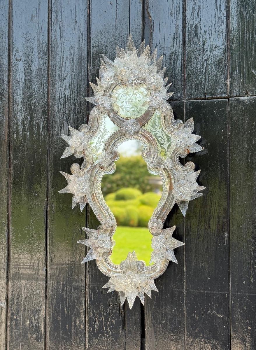 Venetian mirror with scalloped edges, made of colourless Murano glass, circa 188 For Sale 1