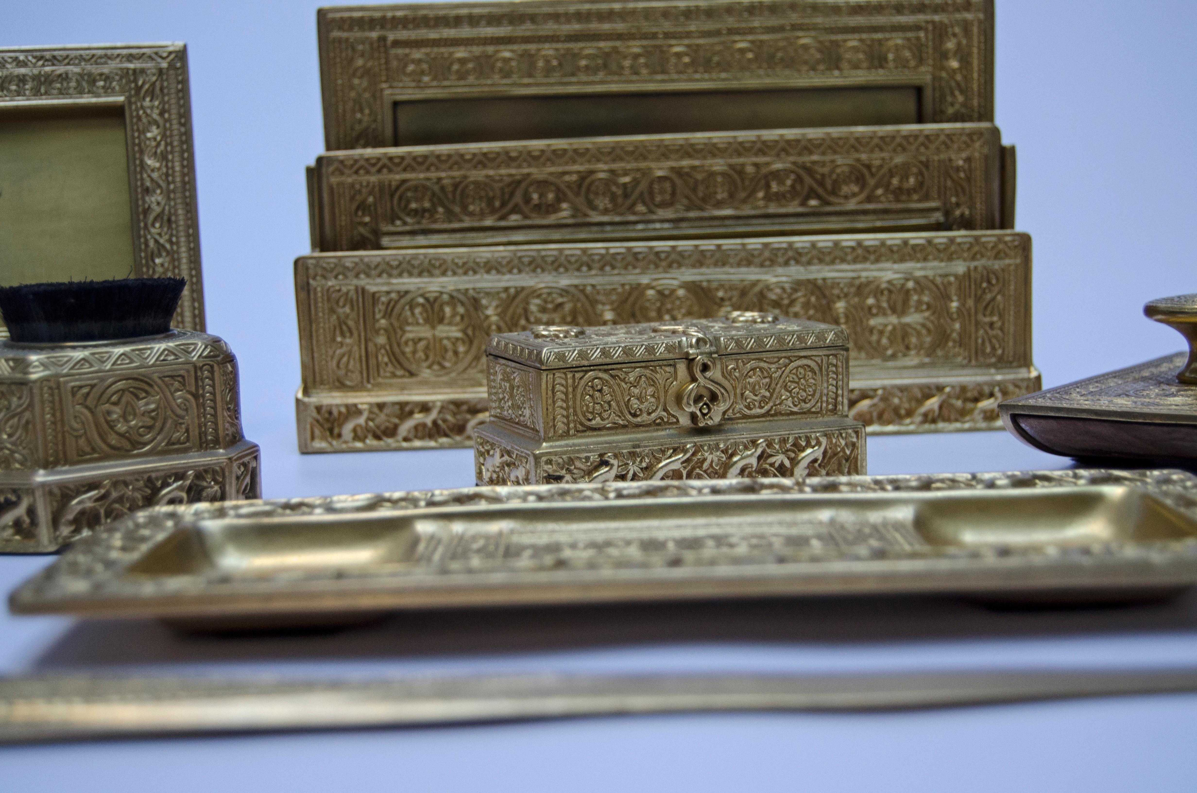 Modell-Schreibtischset „Venetian“ von TIFFANY & CO (Bronze) im Angebot