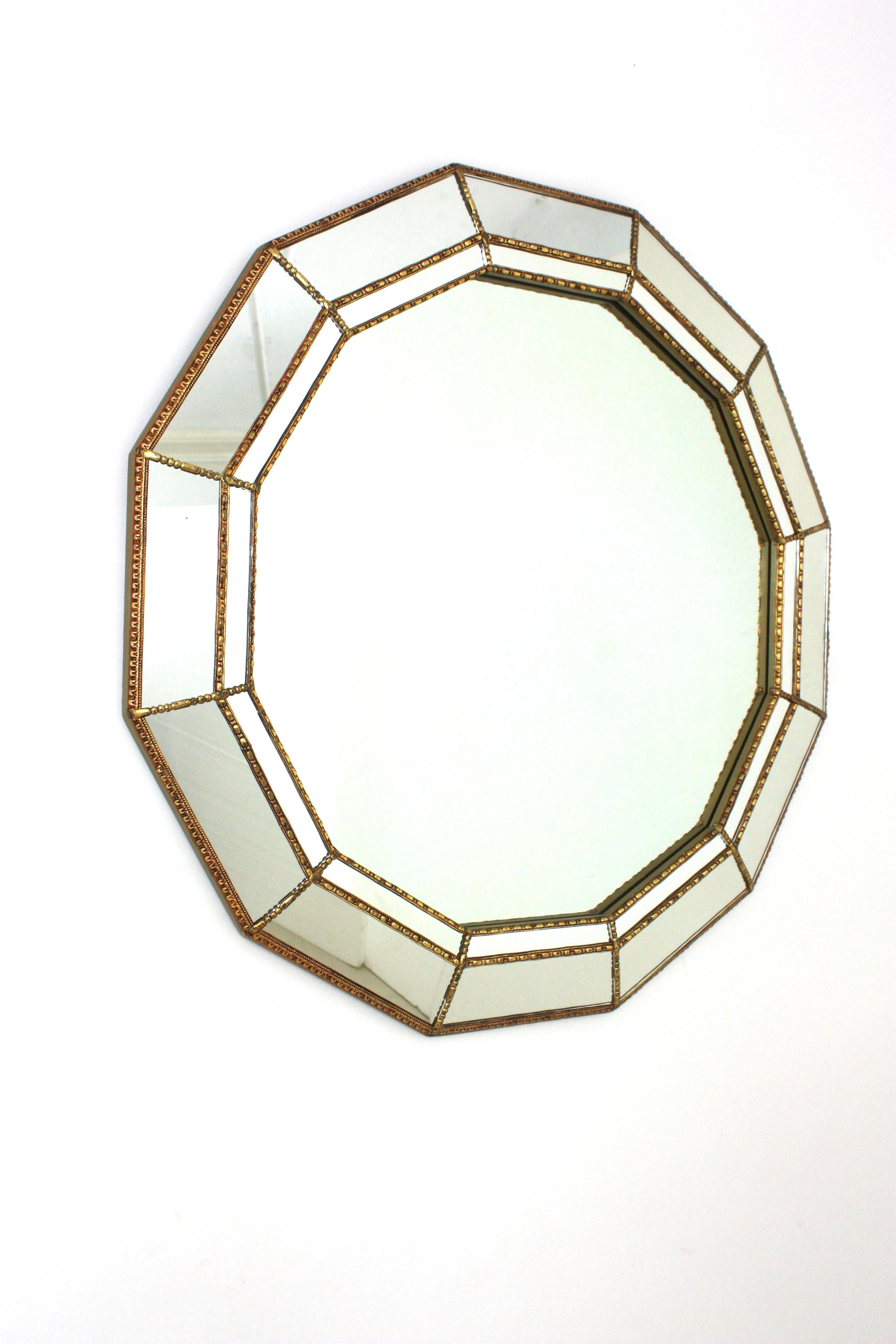 Hollywood Regency Miroir mural dodécagonal moderne vénitien avec détails en laiton, années 1960 en vente