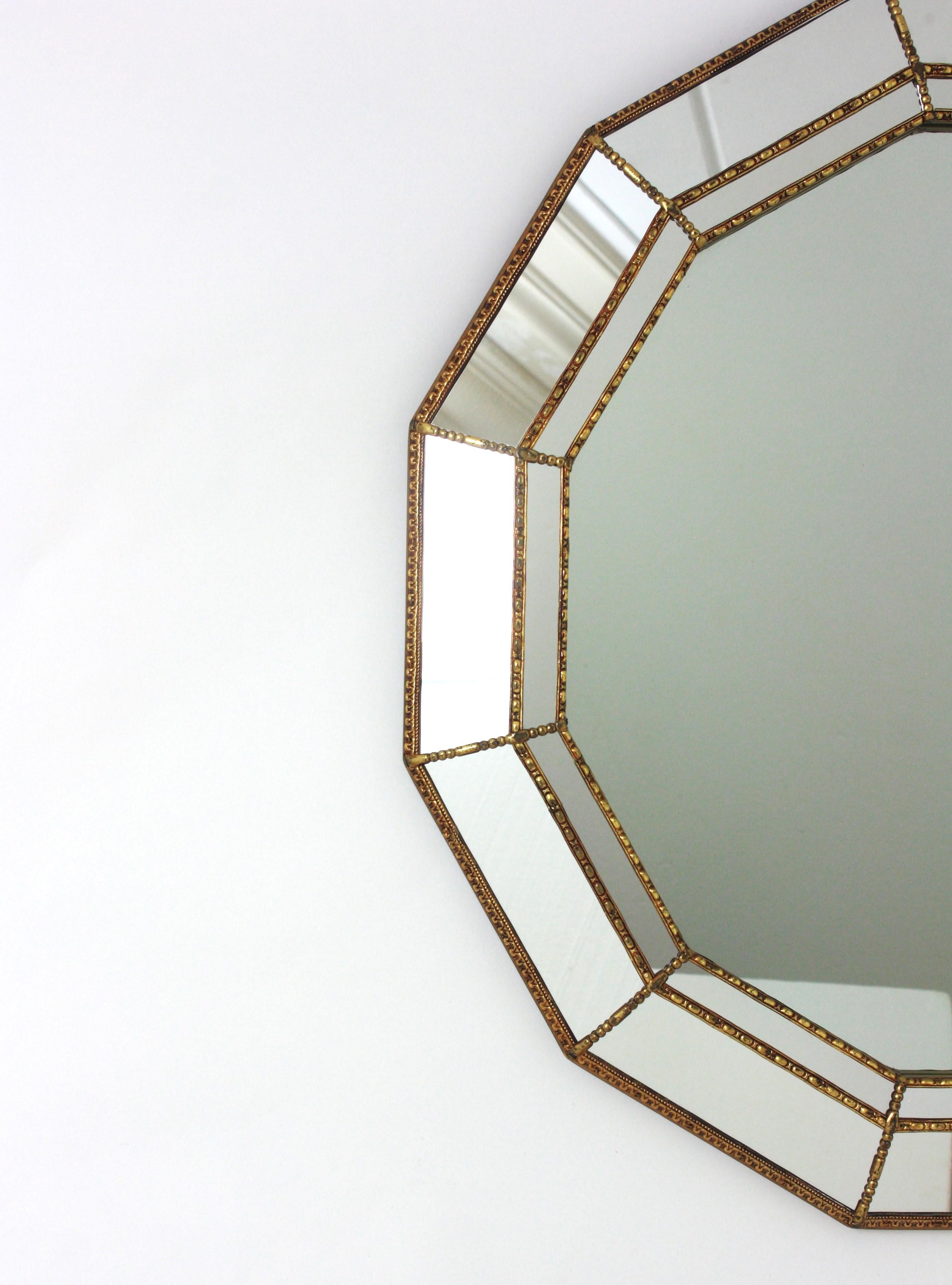 Miroir mural dodécagonal moderne vénitien avec détails en laiton, années 1960 Bon état - En vente à Barcelona, ES