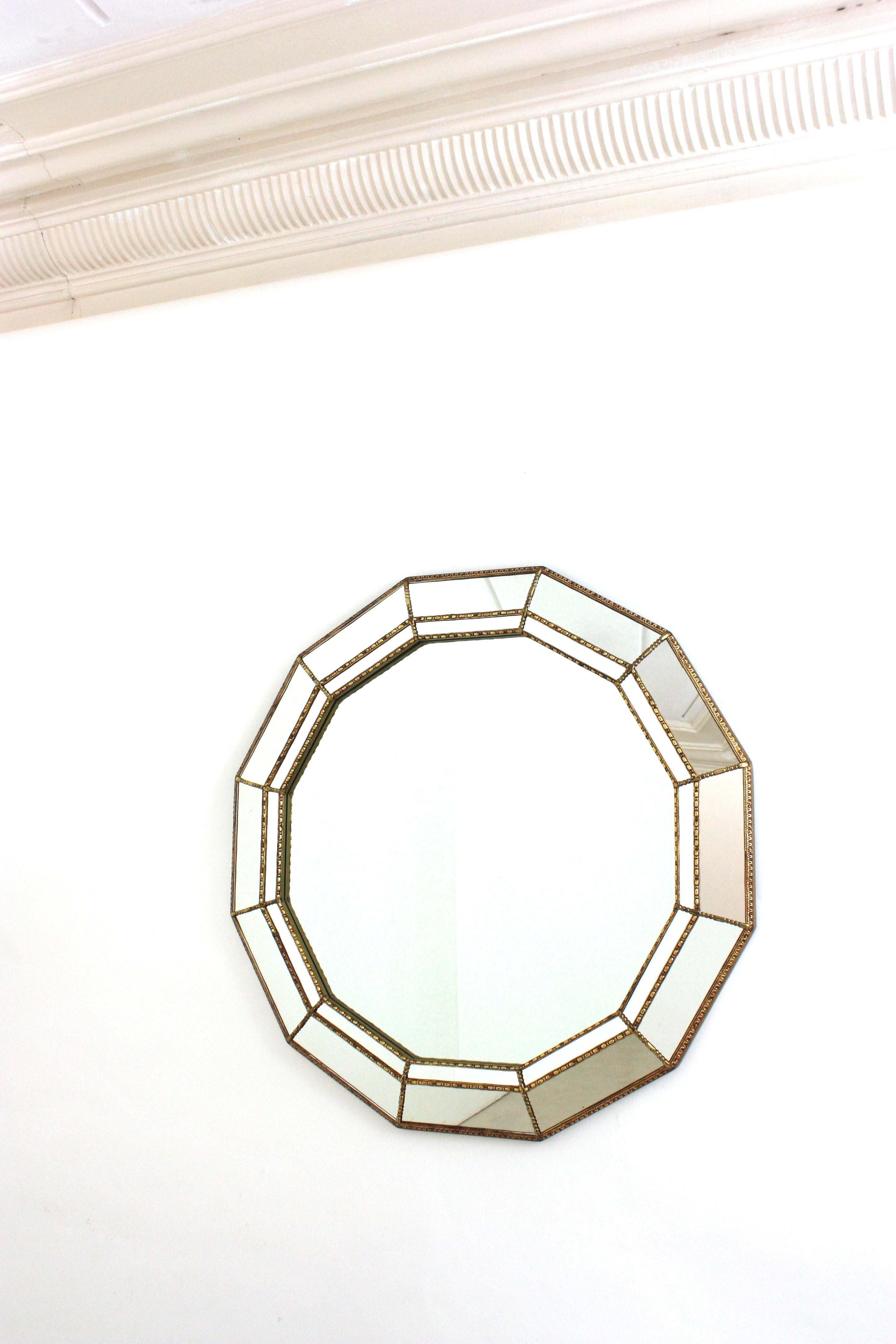 20ième siècle Miroir mural dodécagonal moderne vénitien avec détails en laiton, années 1960 en vente