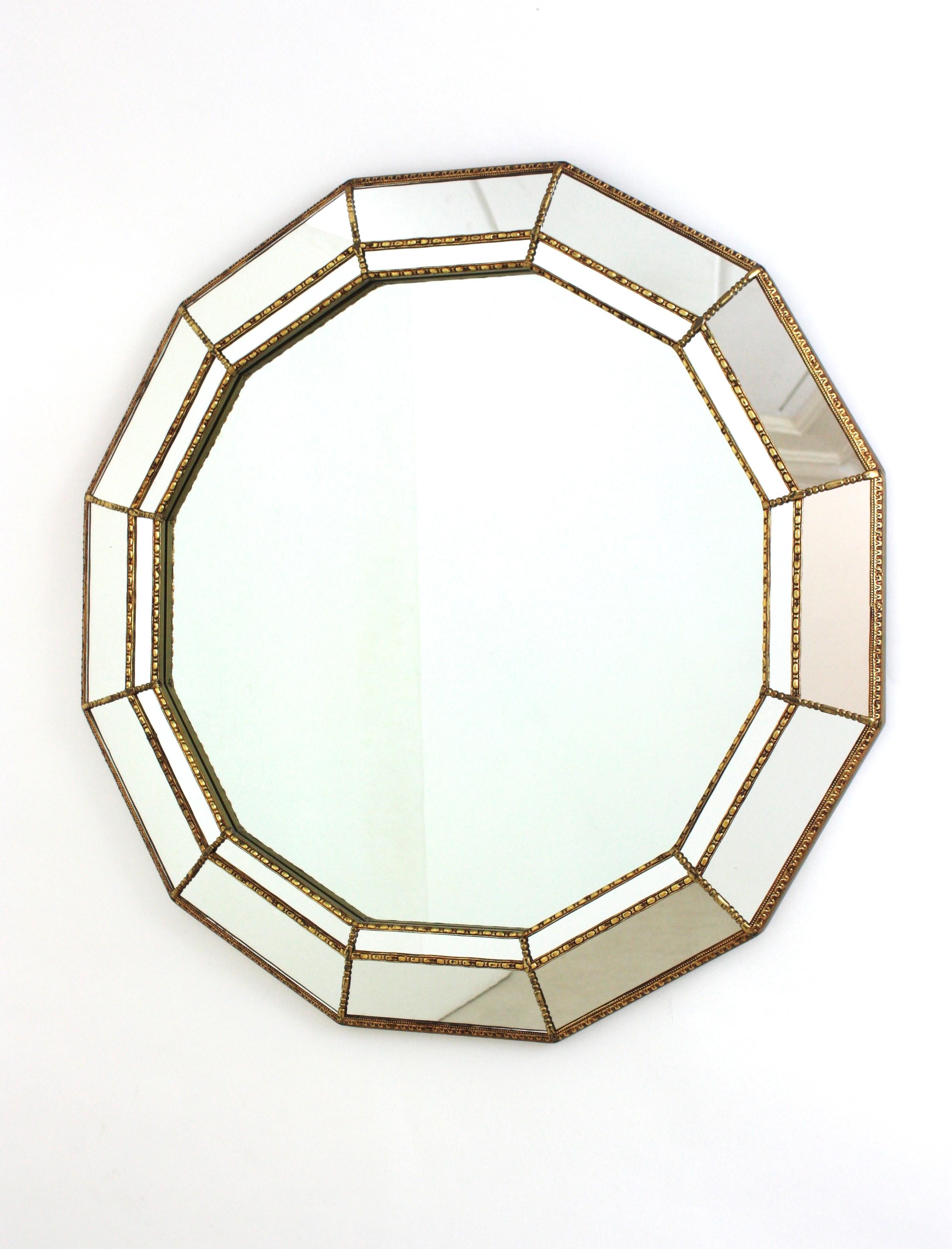 Métal Miroir mural dodécagonal moderne vénitien avec détails en laiton, années 1960 en vente