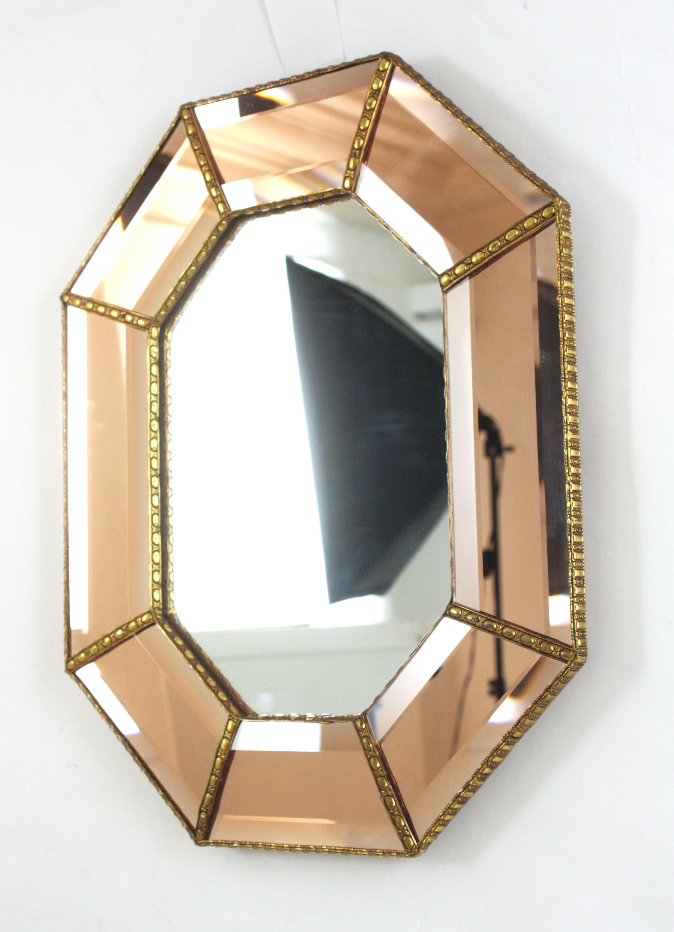 Espejo octogonal biselado moderno veneciano en cristal rosa salmón, 1960 en venta 7