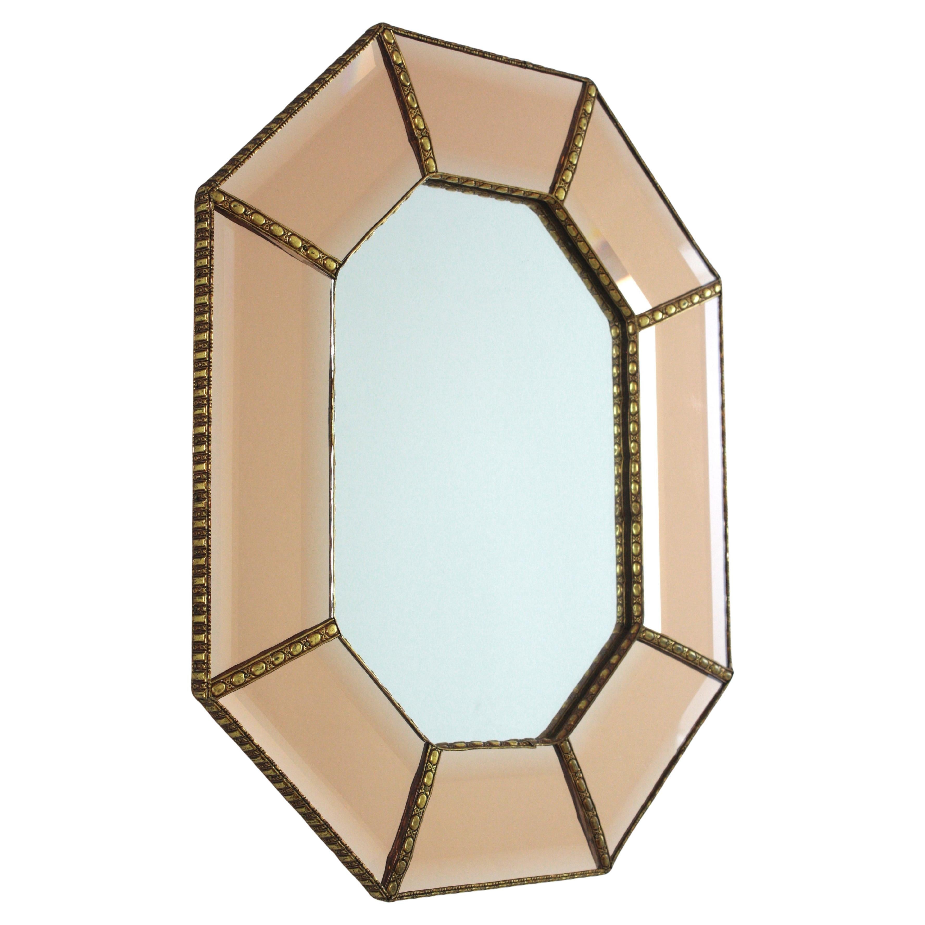 Espejo octogonal biselado moderno veneciano en cristal rosa salmón, 1960 en venta 9