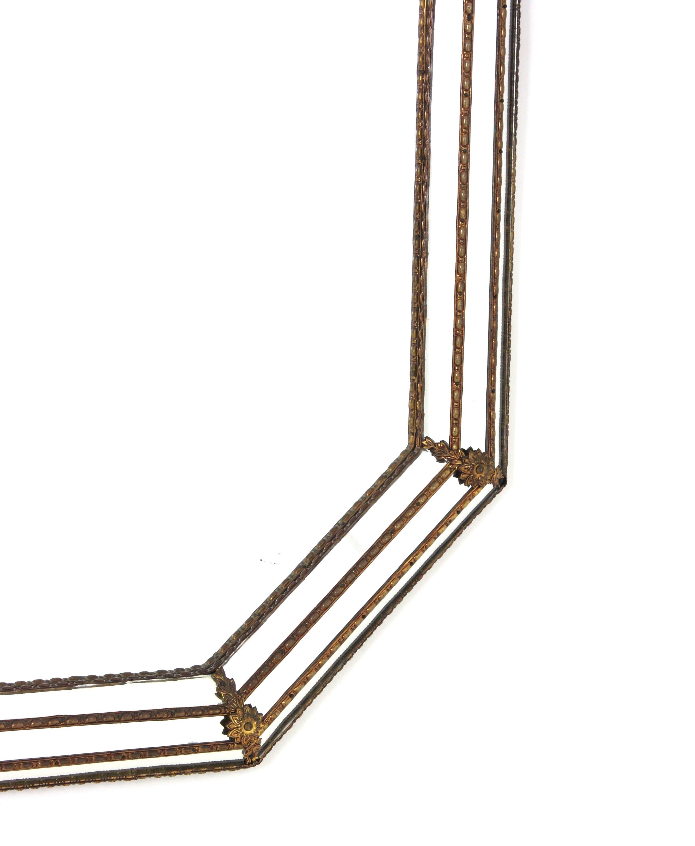 Hollywood Regency Miroir mural octogonal moderne vénitien avec détails en laiton en vente